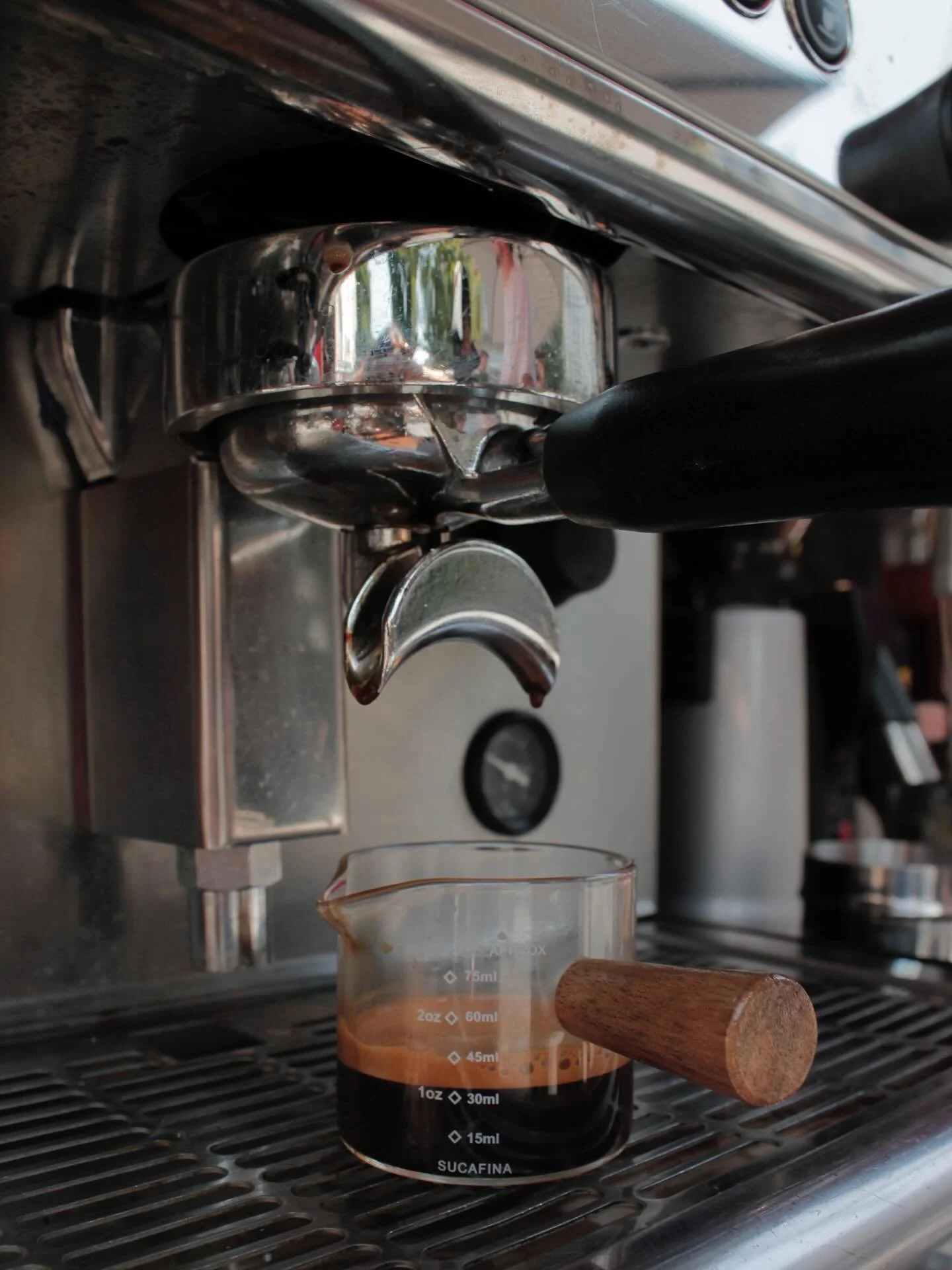 Make it a double.
Dubbele shot, dubbel zoveel plezier. 

Versgemalen, met liefde gezet en eens zo lekker! 
📩 Zin in een koffietje op jouw event? We hebben nog enkele plekjes vrij deze zomer!