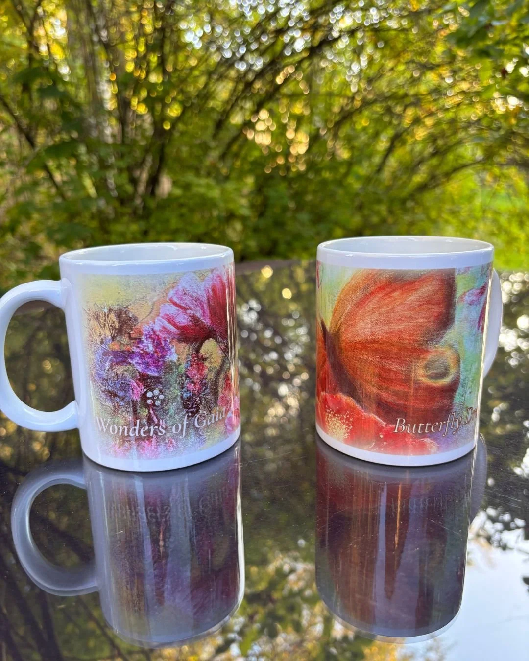 Two CosmicaElina Artmugs on a table, in garden
