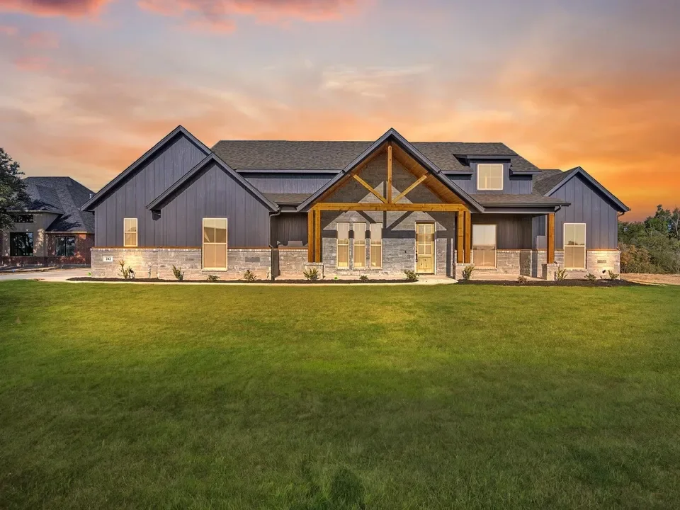 High-quality custom home in Azle Texas built on land by Parker County home builder MK Homes
