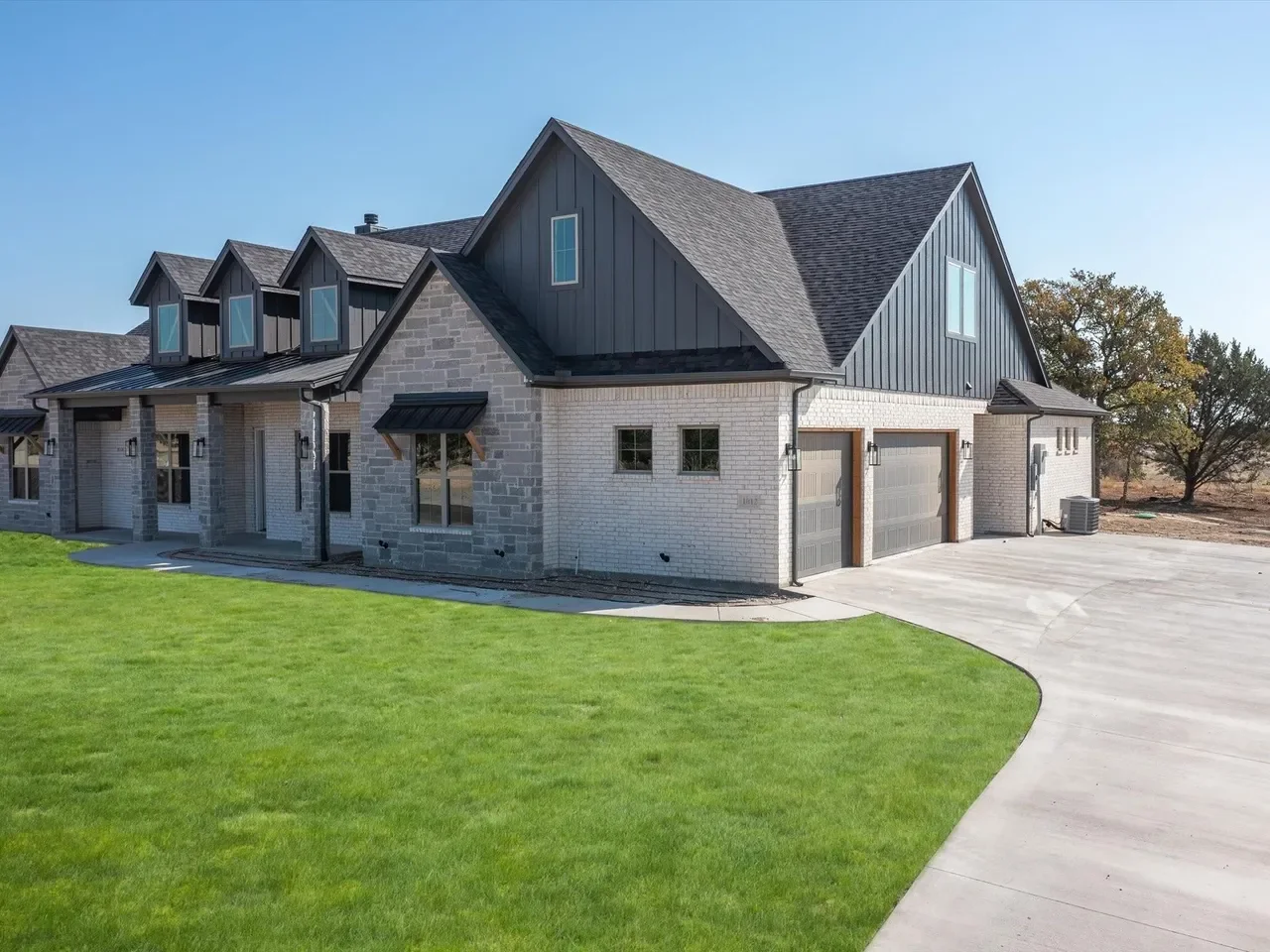 Custom home built in Azle Tx | MK Homes
