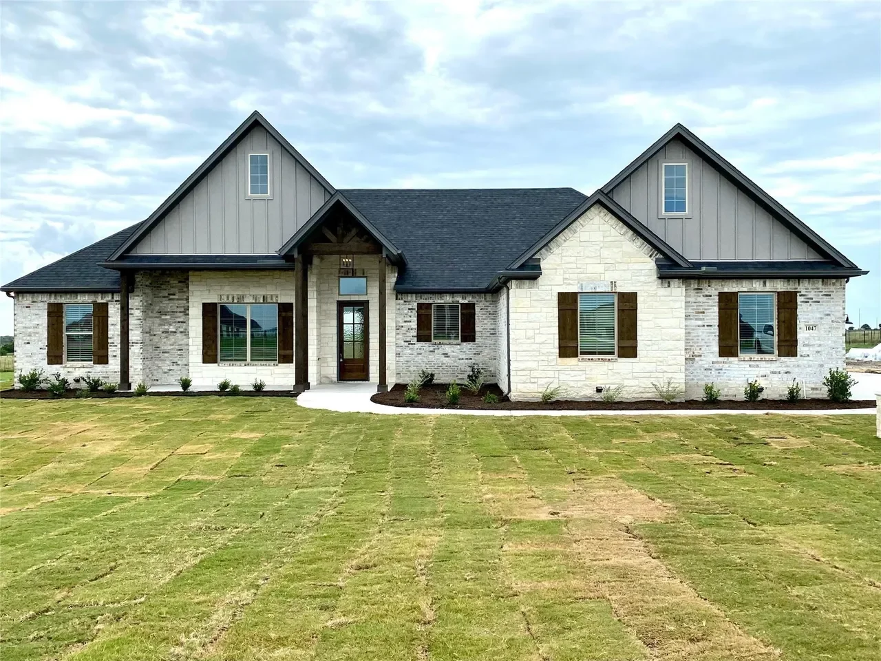 Custom home builder in Azle TX showcasing home in Vintage Oaks Parker County