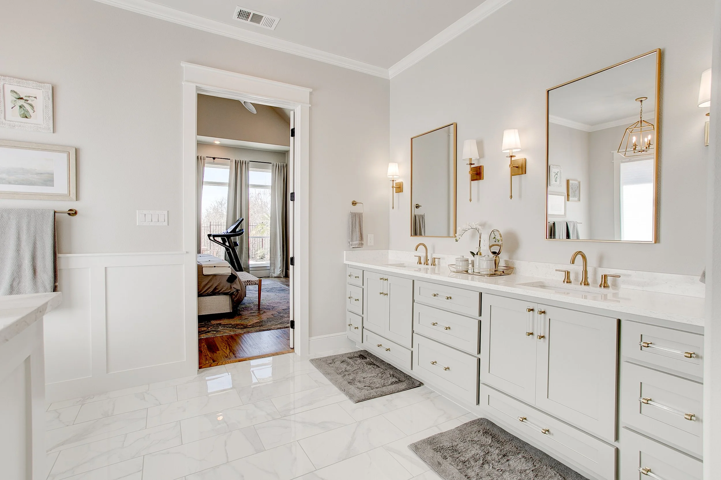 Spa-style bathroom in luxury custom home in Texas