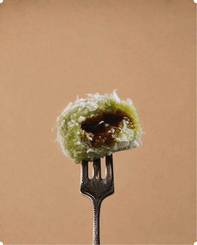 Pandan flavours familiar sweets like ondeh-ondeh, carrying the leaf’s distinctive grassy, nutty and buttery aroma.