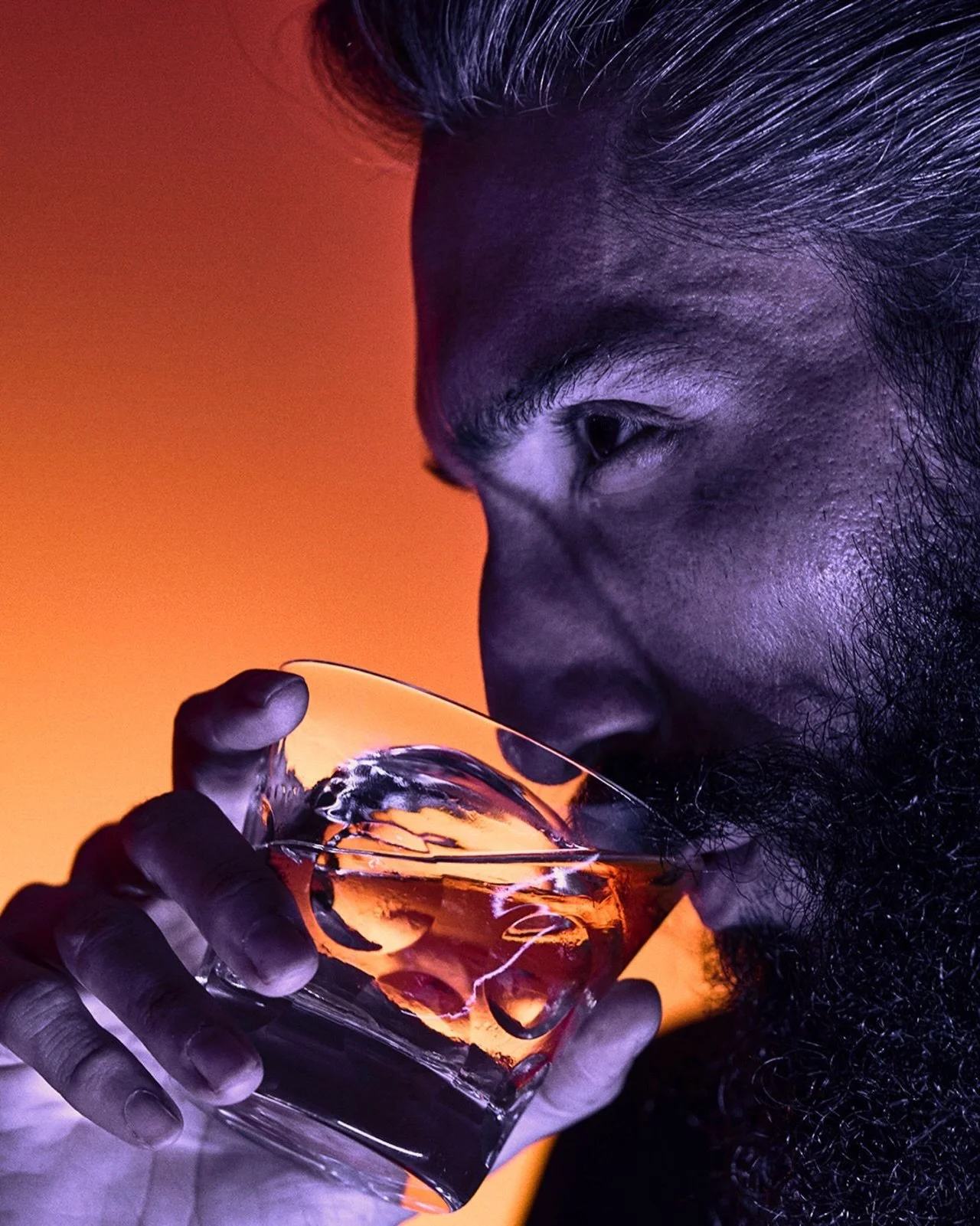 AMBER AFTER DARK.

Dragon Whisky in Baccarat crystal.

A single sphere of ice turns slowly through the light. Amber burns against violet shadow. The rest is left unrevealed.

Twelve years, drawn into one composition. Whiskies from Japan, Taiwan and I