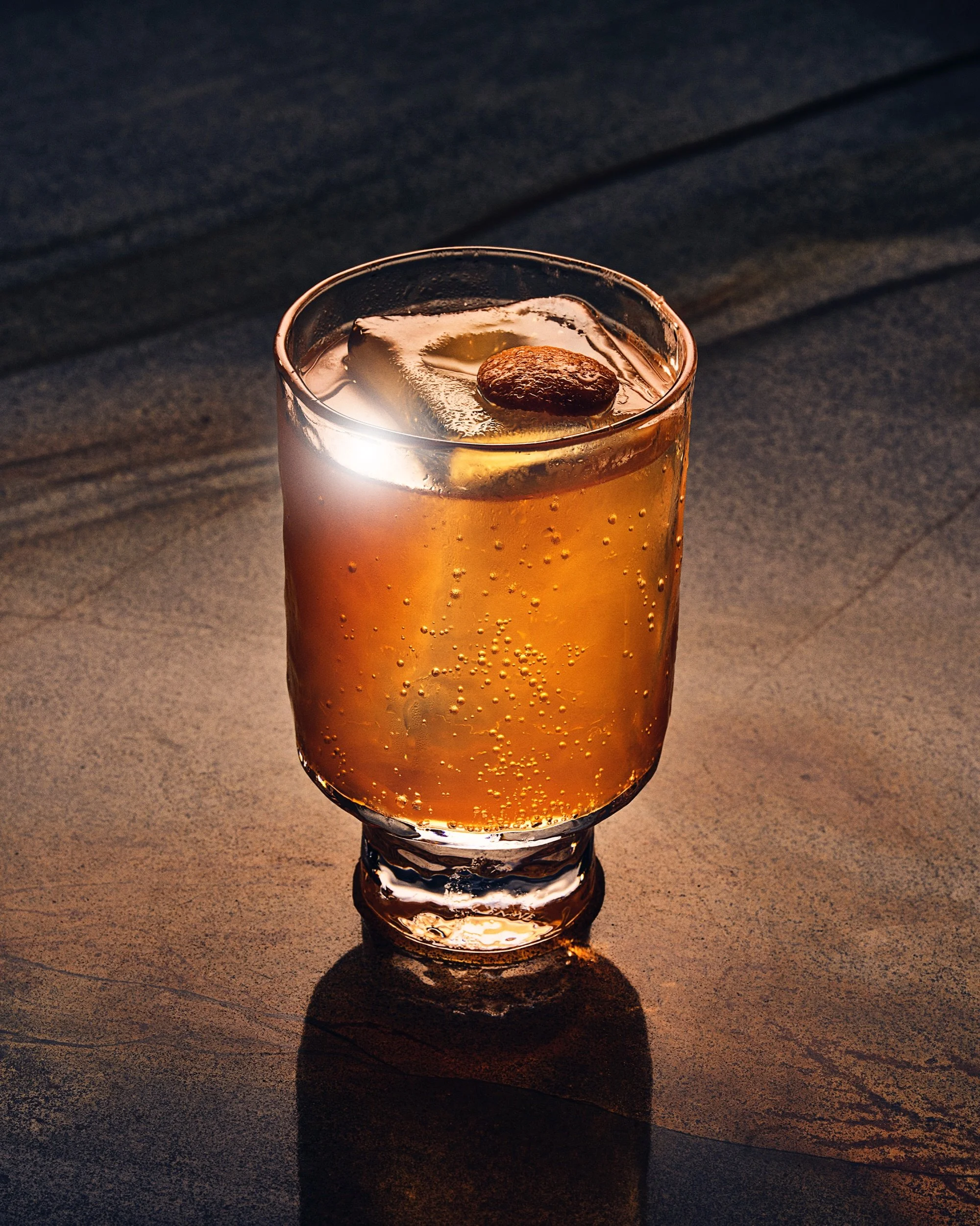 CITRUS, WITH A MEMORY.

Preserved mandarin peel brings depth. Fresh yuzu brings light.

Mandarin peel vinegar draws a clean line through Campari, orange bitters and soda.

At the centre, The Orientalist Origins Vodka: silken, aromatic, precise.

Brig