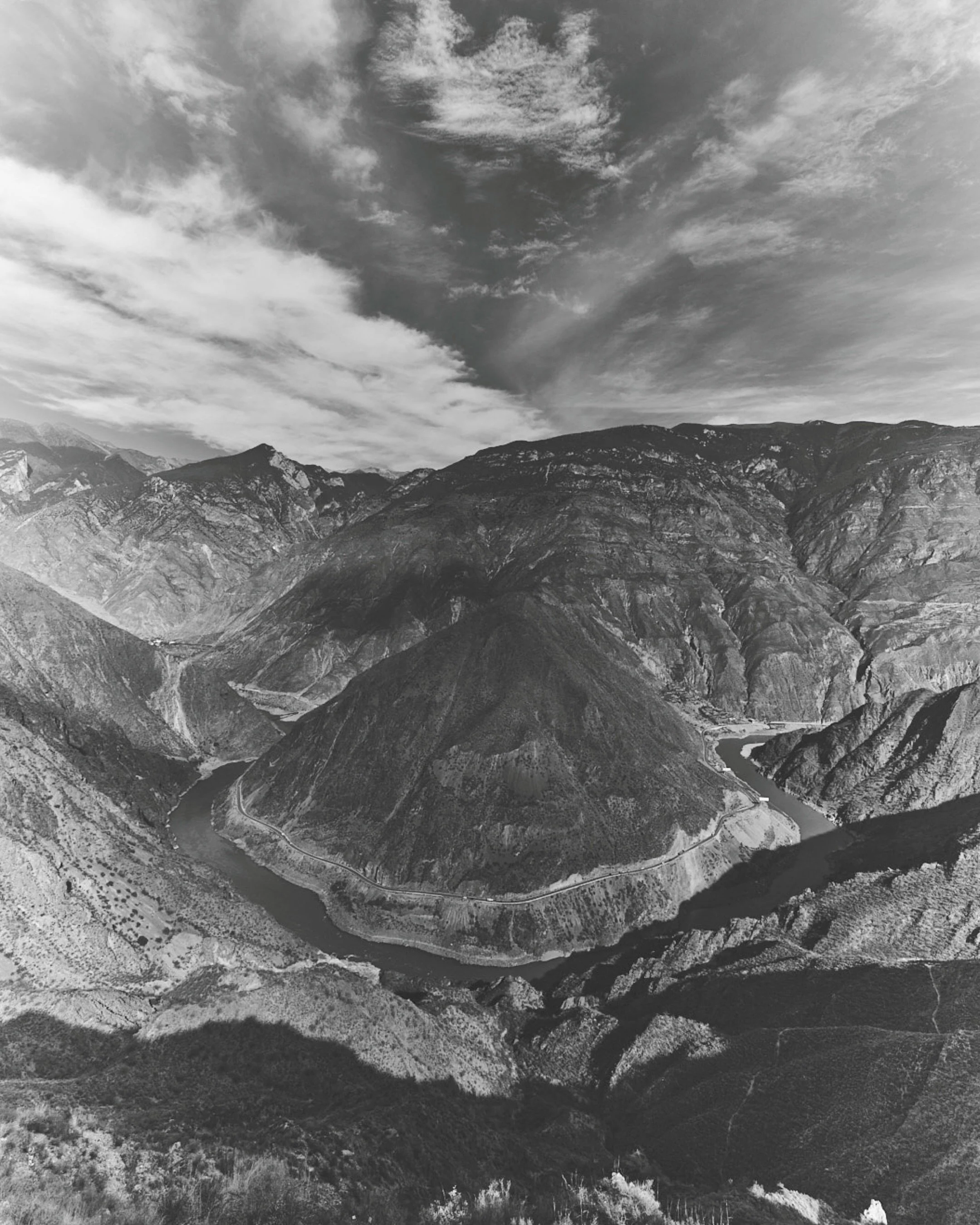 WHERE THE RIVER CHANGED COURSE.

At Shigu, the Yangtze turns from south to northeast, gathering between mountain and stone before beginning its long passage east.

Across this highland world, the ancient Tea Horse Road carried tea towards the Tibetan