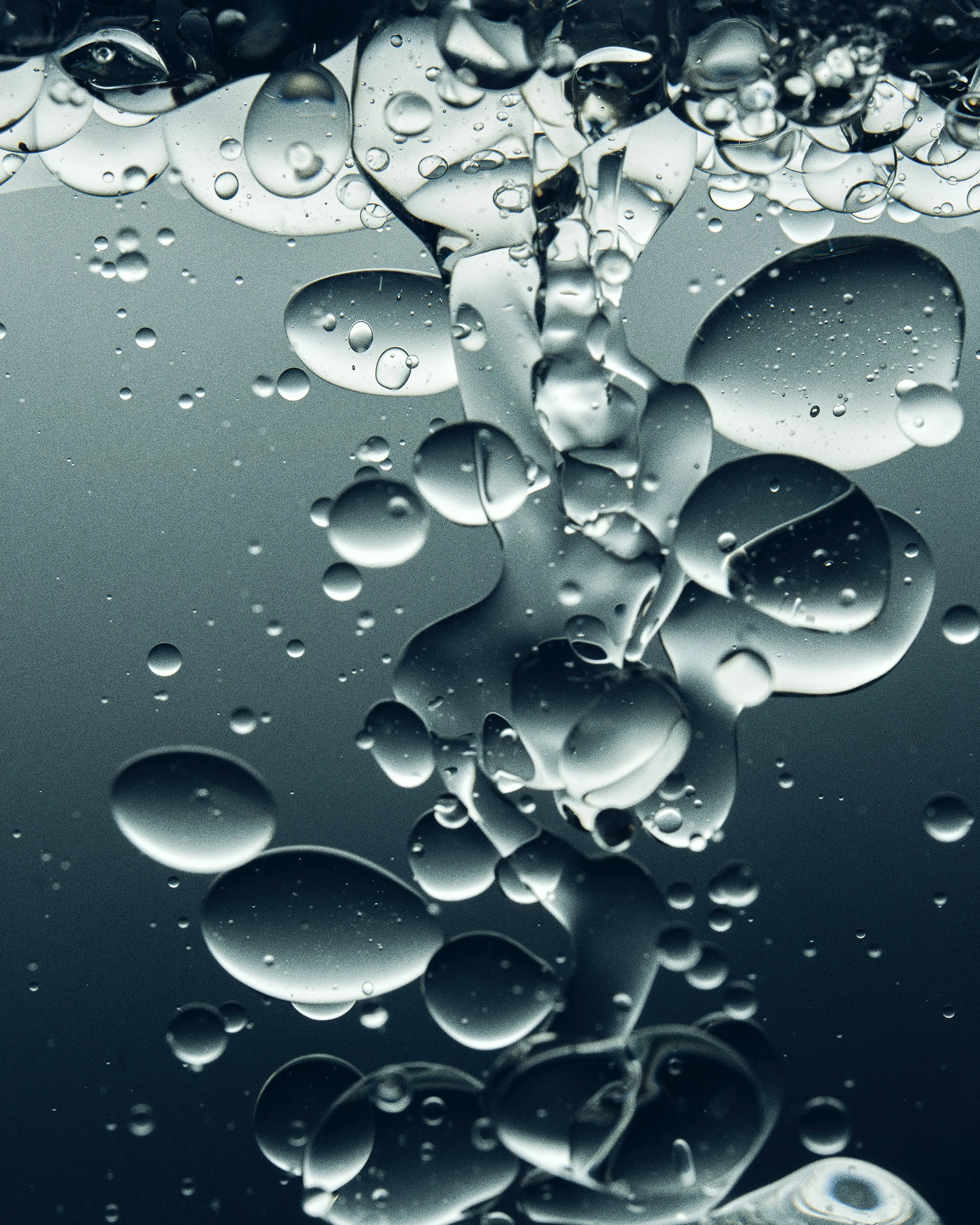 CLARITY WITH PRESENCE.

Clarity is not neutrality.

It is precision made visible.

Clean in form. Distinct in character.