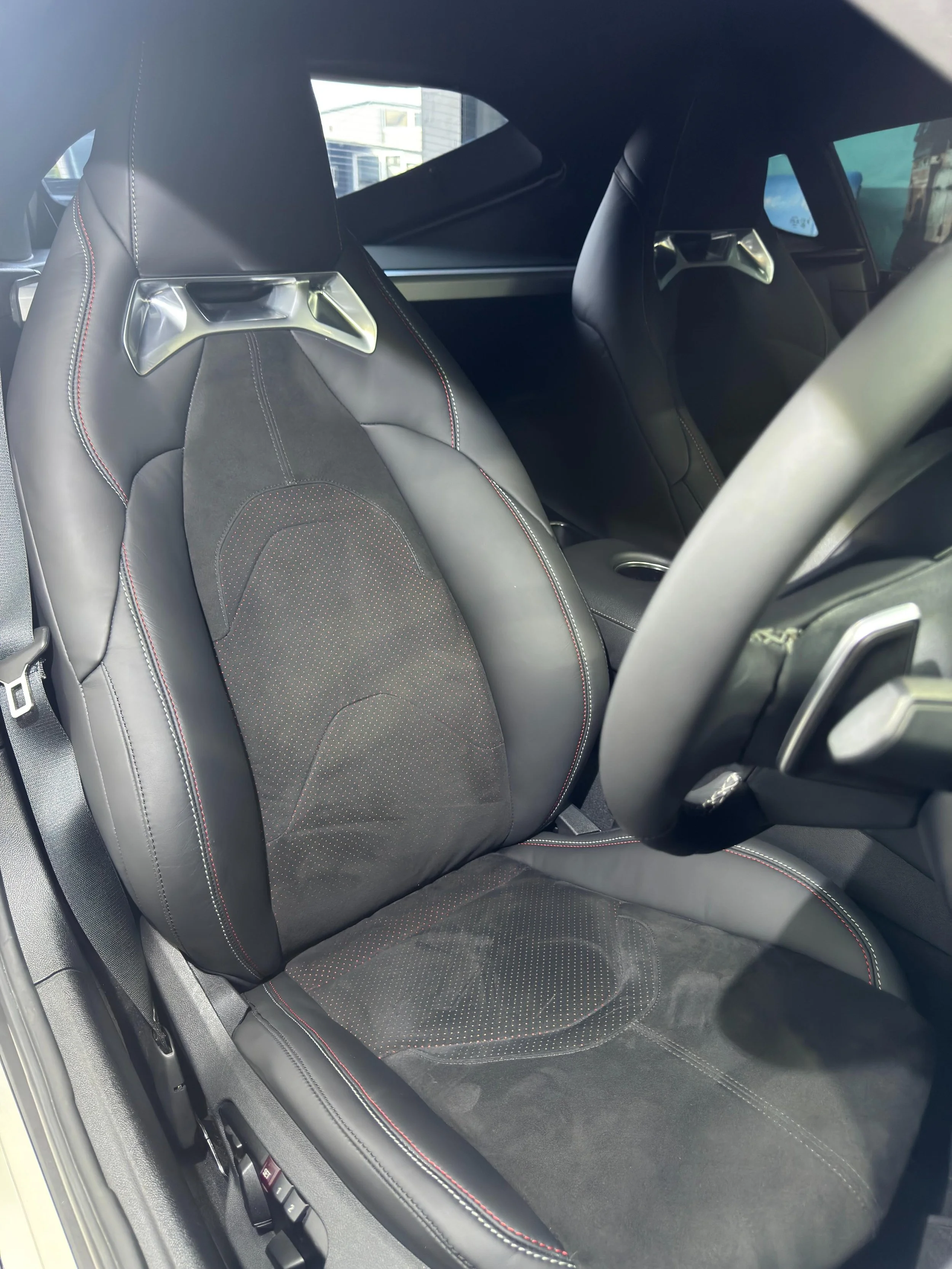 Toyota Supra 

&bull; Seats redone with Alcantara and Napa leather 
&bull; steering wheel redone with Napa leather and hand stitching 

#autoleatherworx 
#toyota 
#toyotasupra