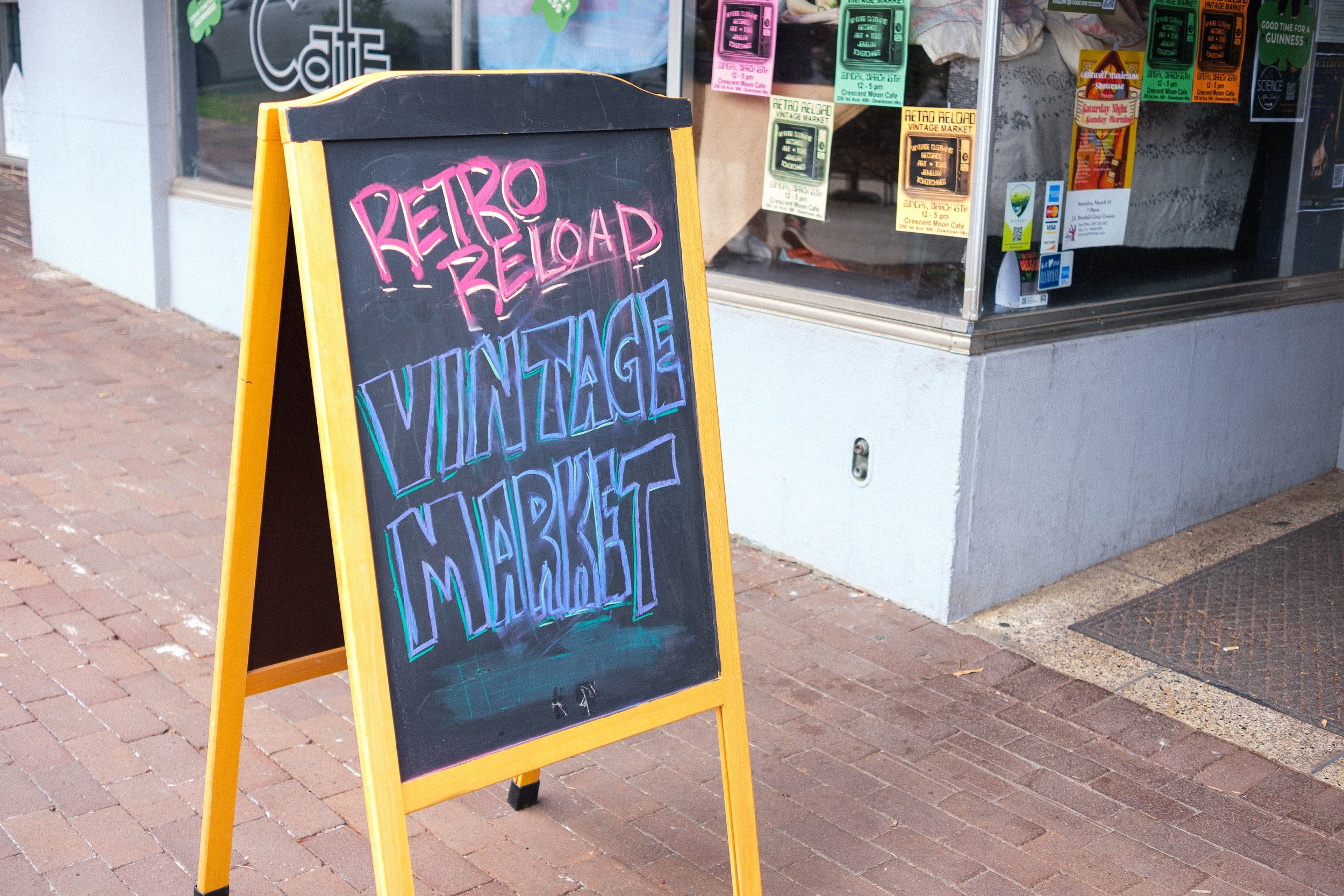 HICKORY RETRO RELOAD MARKET AT CRESCENT MOON