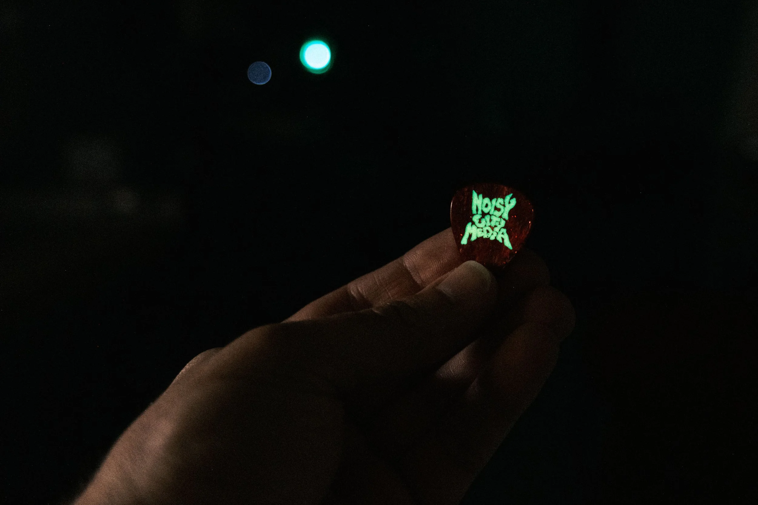   Remember the glow-in-the-dark pigment I added? Sweeeettt.  