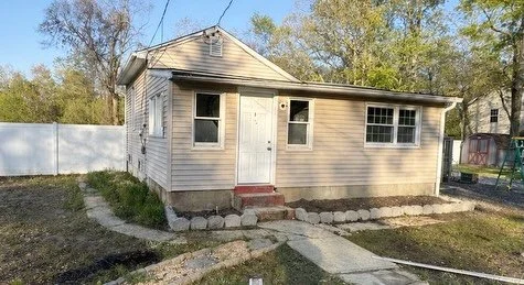 🔥 Before &amp; After Transformation &ndash; Williamstown, NJ 🔥

Check out this amazing upgrade using CertainTeed MainStreet siding in the color Weathered Wood, finished off with beautiful trim details that really make this home stand out!

From wor