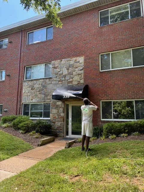 Apartment building power washing