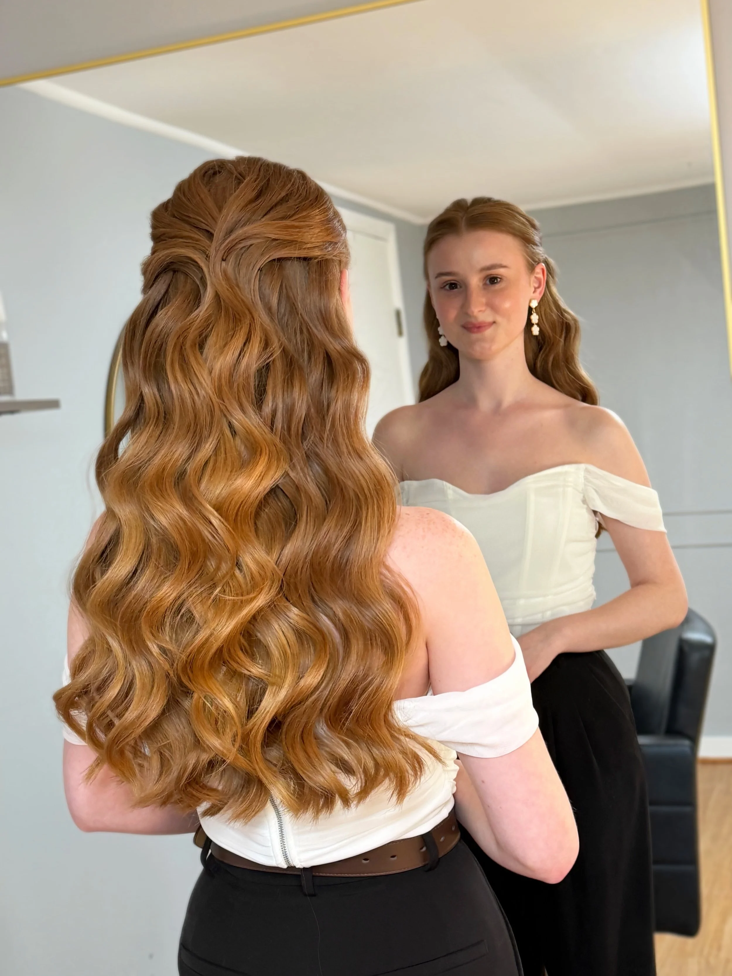 Obsessed with this NEW half-up, half-down style! 🙌🙌

Soft, sophisticated, and effortlessly elegant.🧡🧡

Can you believe this is all natural hair?! 😱

send this look to future bride..👰&zwj;♀️ 

#cnybride #upstatenybridalhairstylist #syracusebride