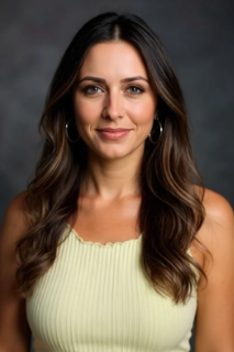 A health coach who uses functional medicine to improve patient health outcomes.