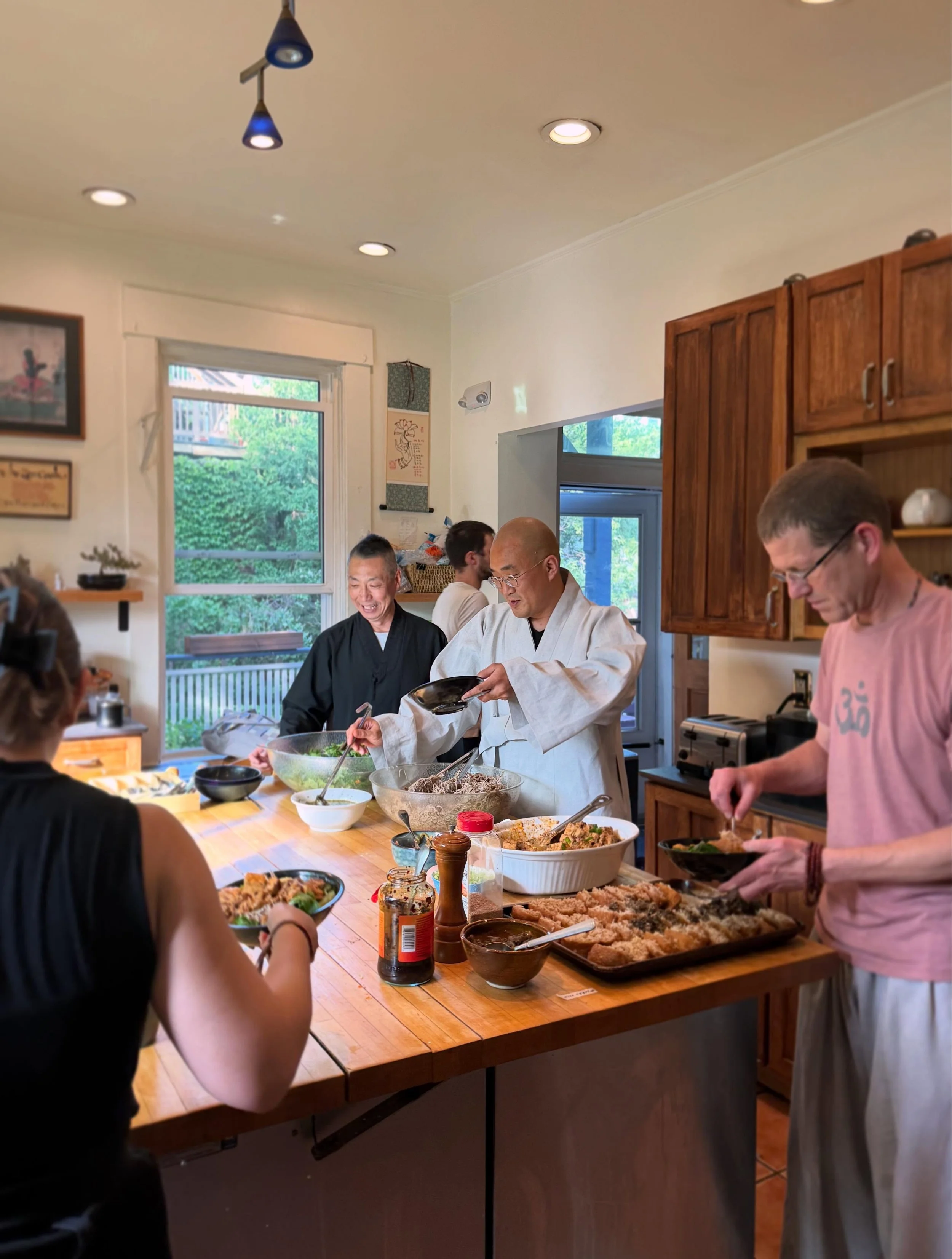 So wonderful to have June Han Sunim, Abbot of Chogyesa @justbe_temple @justbe_newyork , as a recent guest here at CZC, where he also lived and practiced over 20 years ago 🙏🎐 (with a delicious vegetarian dinner made by residents @asuka_the_priestess