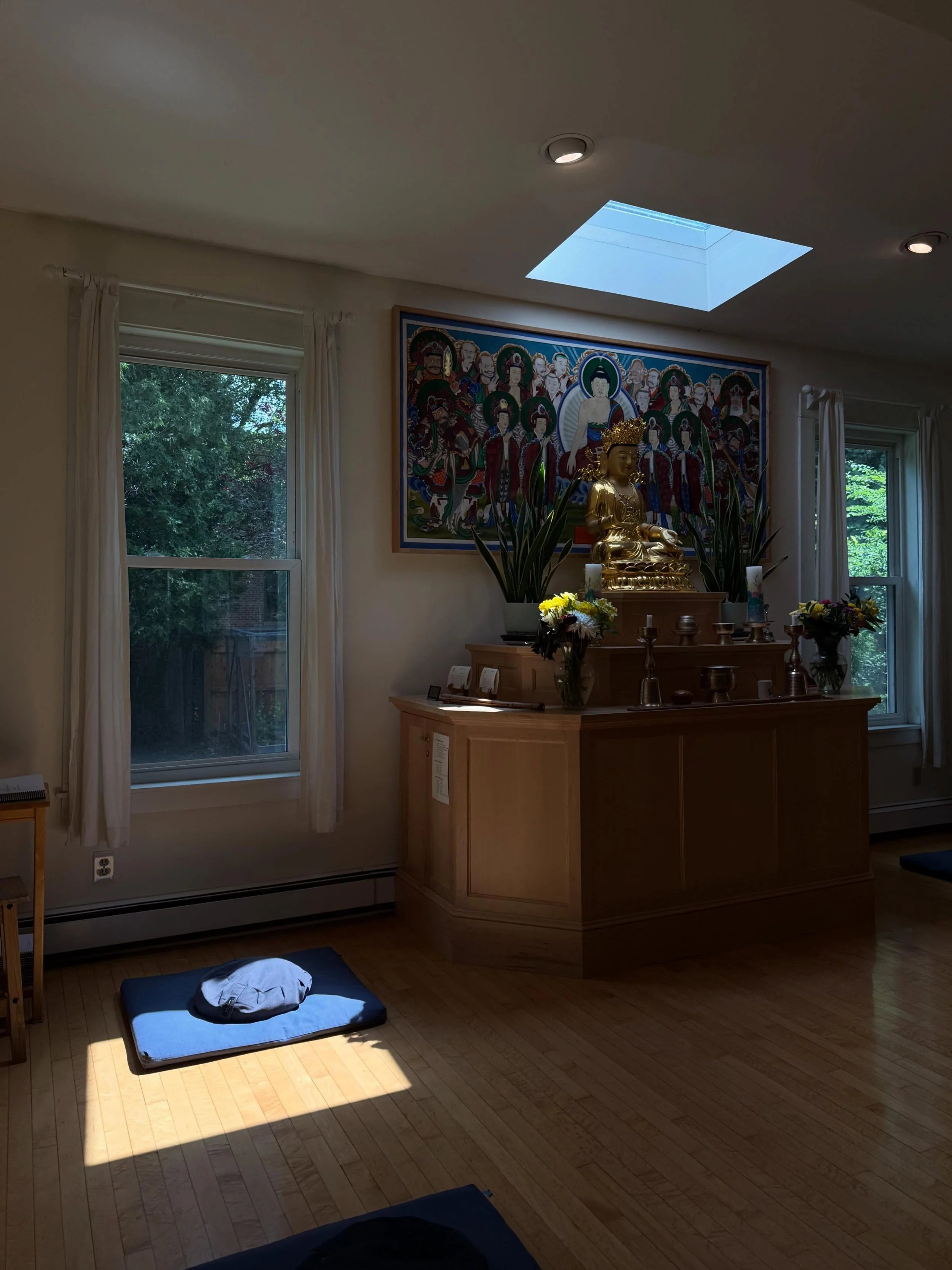 Happy July! 🌞 Our dharma hall remains air conditioned especially throughout the Boston heat advisory this week 🍵 

#dharmahall #cambridgezencenter #bostonsummer