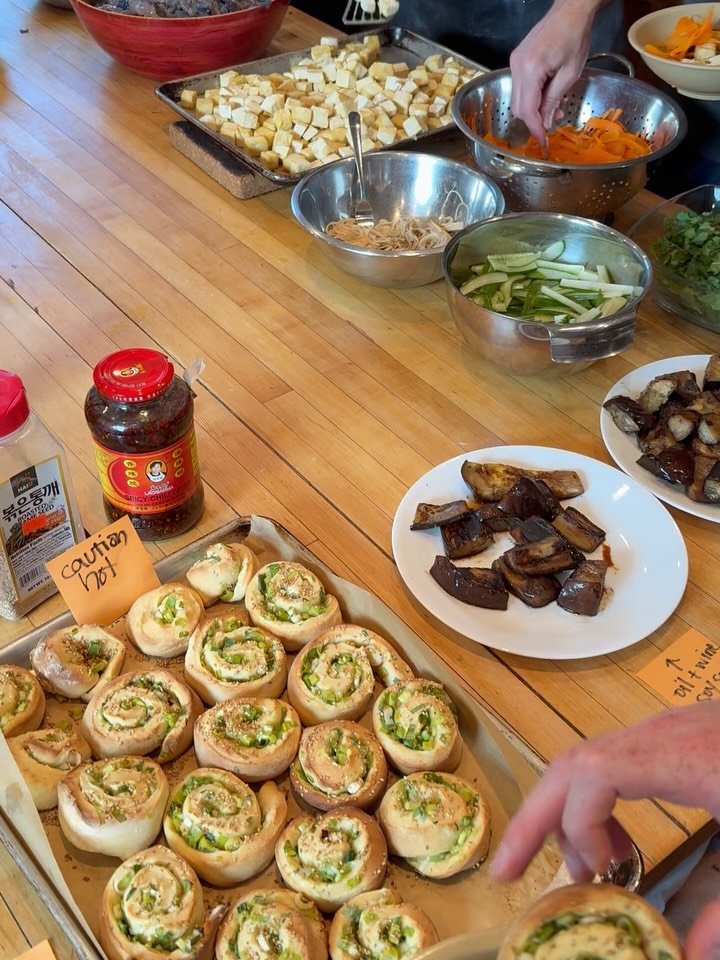 We&rsquo;re always so lucky to have delicious home-made vegetarian food for the house each weeknight cooked by our talented resident chef rotation / coordinated by our Kitchen Master, Bobby Y 👩🏻&zwj;🍳 Guests are also welcome to join for Tuesday ni