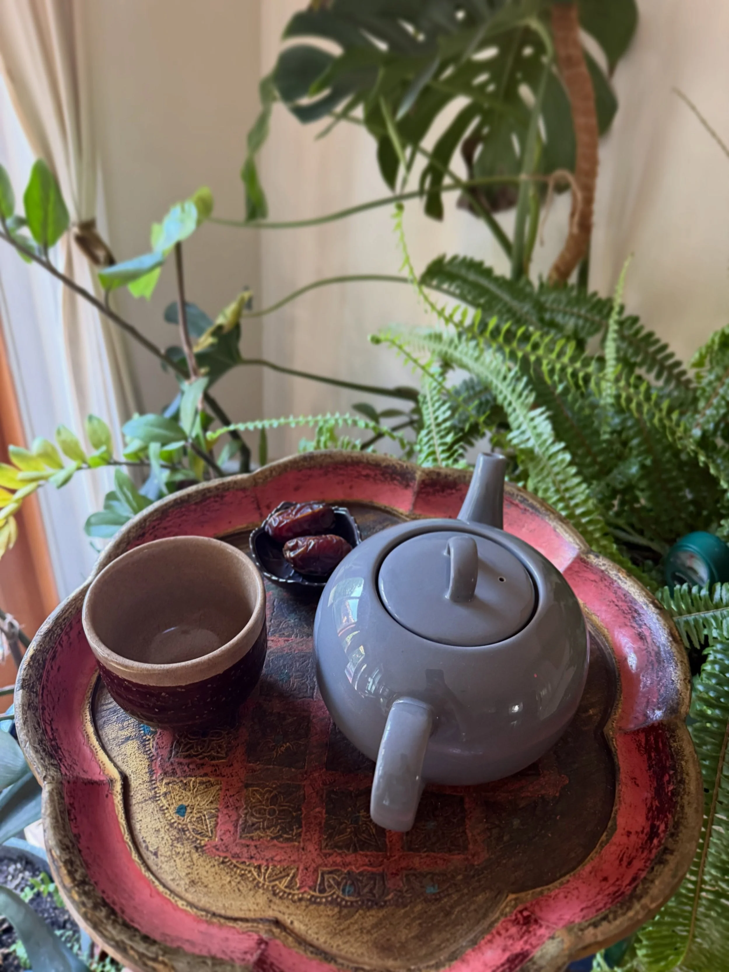 T for teacher 🍵 a full Sunday as usual with morning longsit, young zen, and BIPOC group this afternoon &amp; evening 🧘

#tea #zentea #zencenter #teatime