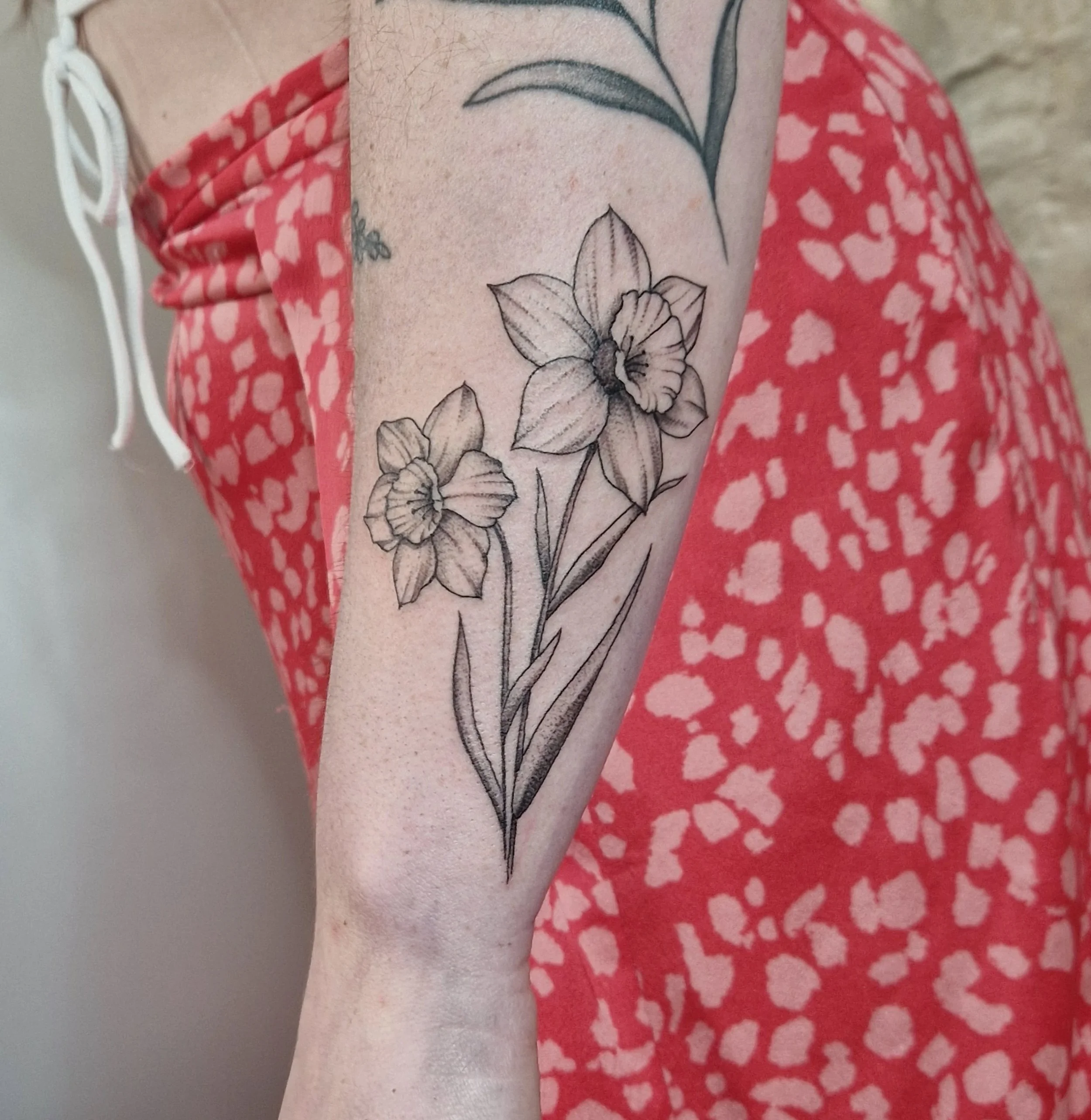 Narcissus for @megan_elle_galea 
Thank you 🙏 

#tattoo #maltatattoo #tattoomalta #sliematattoo #malta 

For bookings , link in Bio or DM