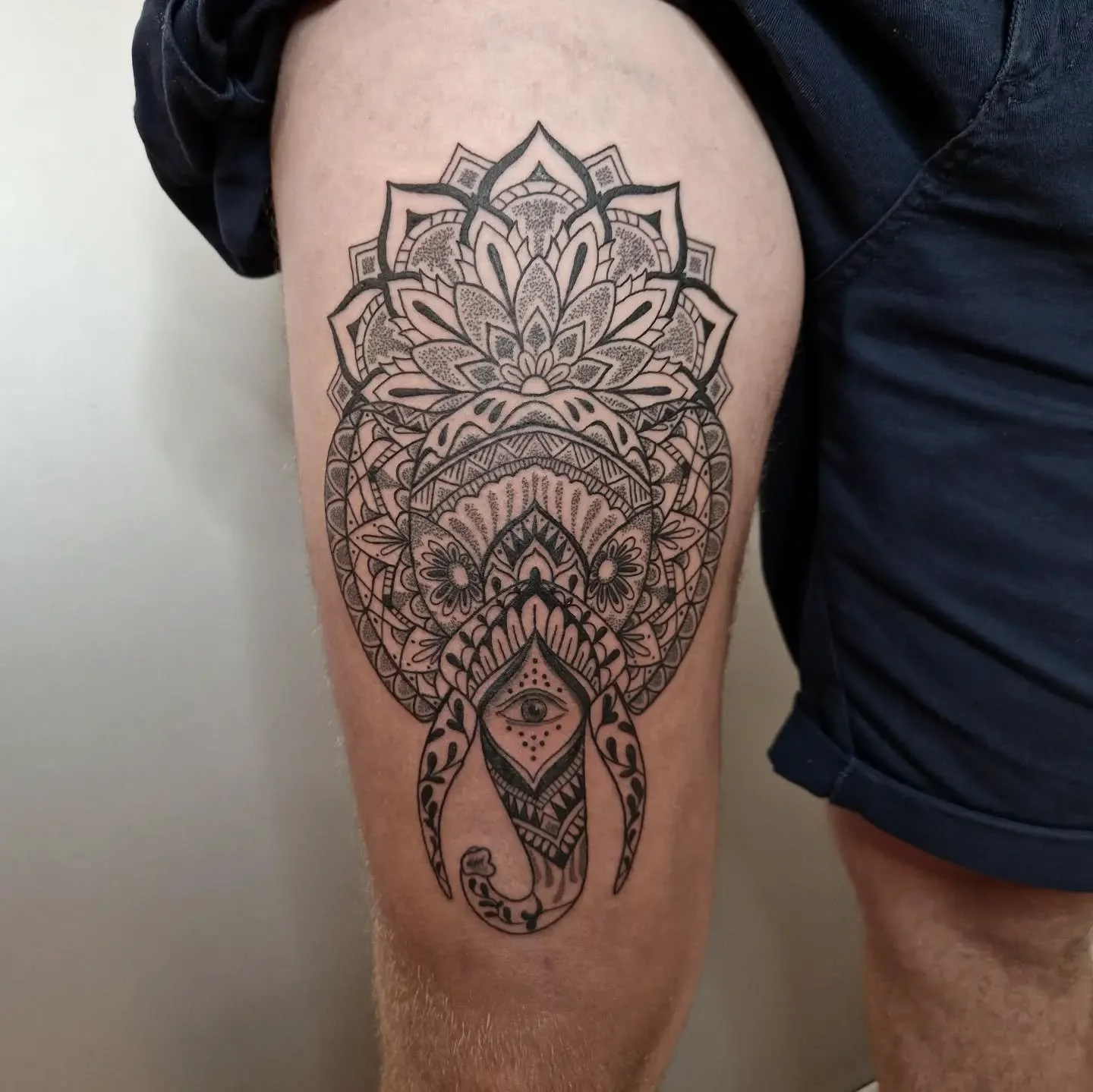 Thanks @teo_sx__ for spending the day with us @mokotattoosmalta 

#tattoo #tattoomalta #maltatattoo #customtattoo #malta