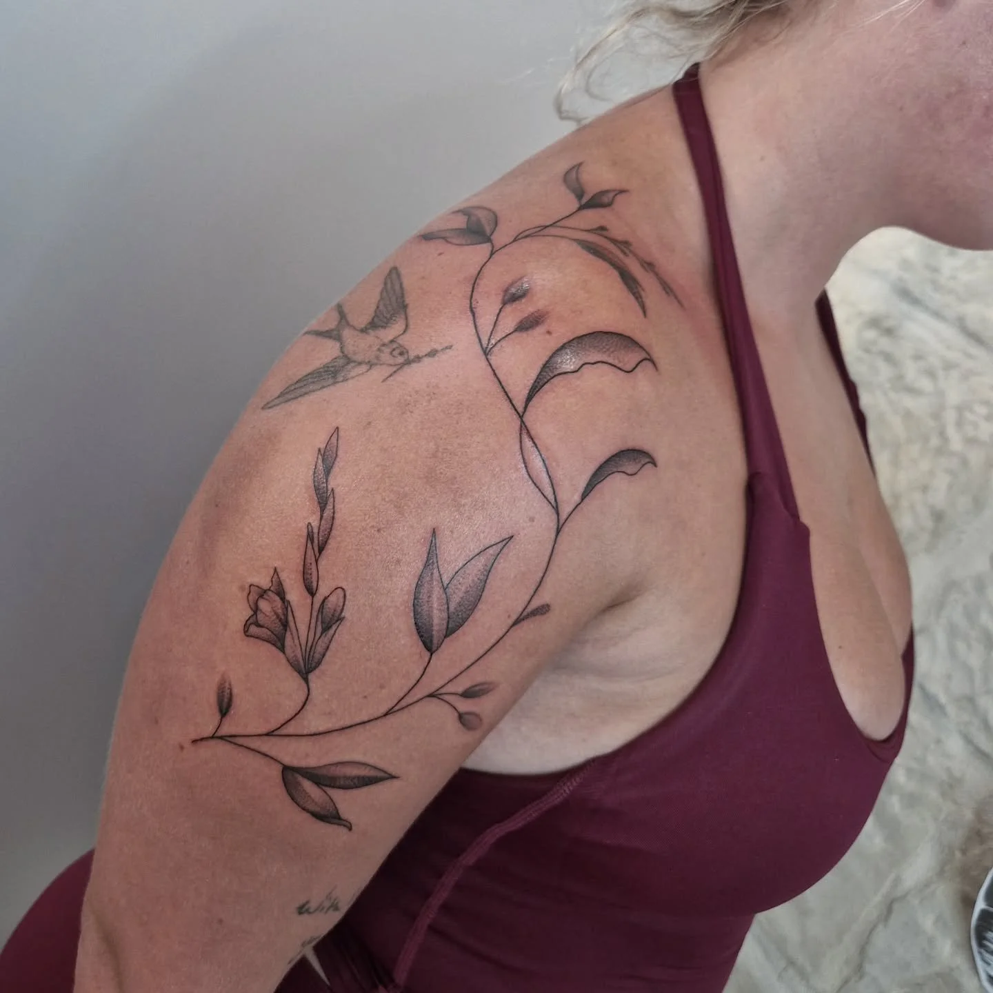 Free hand branch flows easily on the body ✌️

For booking DM or link visit
wenzutattoo.com 

#tattoo #tattoos #freehandtattoo #malta #sliematattoo