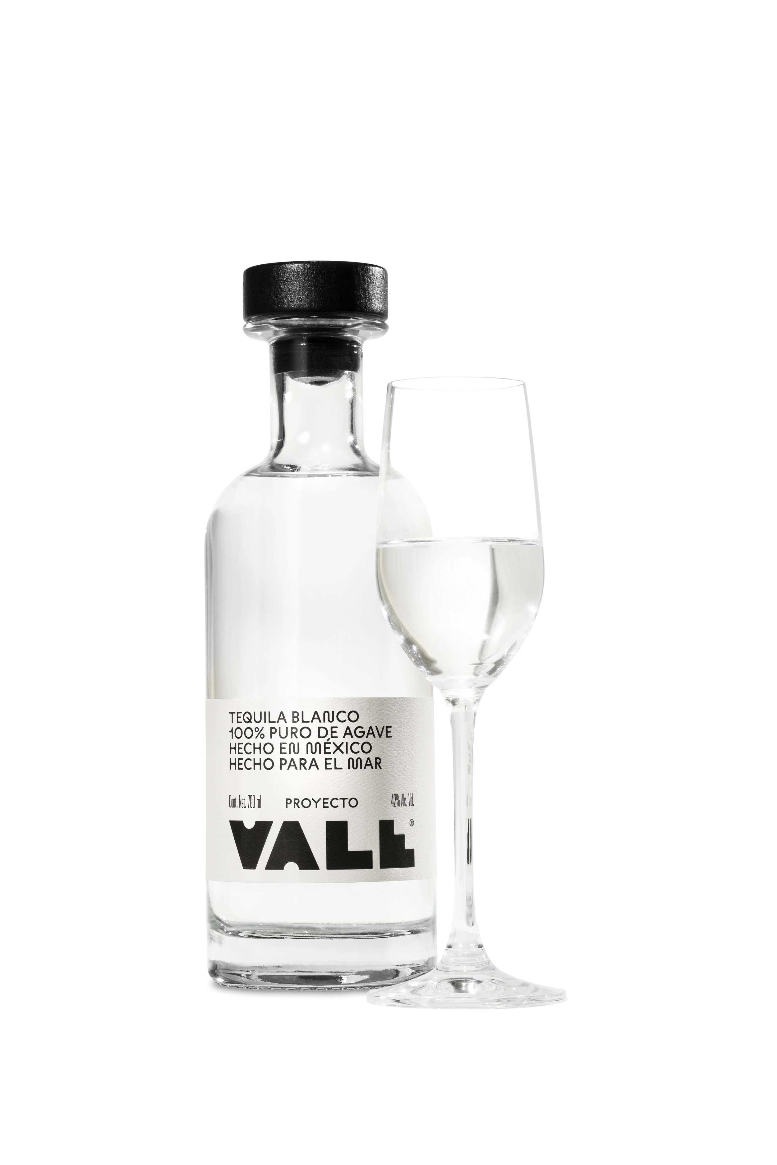 VALE_Blanco_w_glass_DSC08827_JAM_v01f.jpg