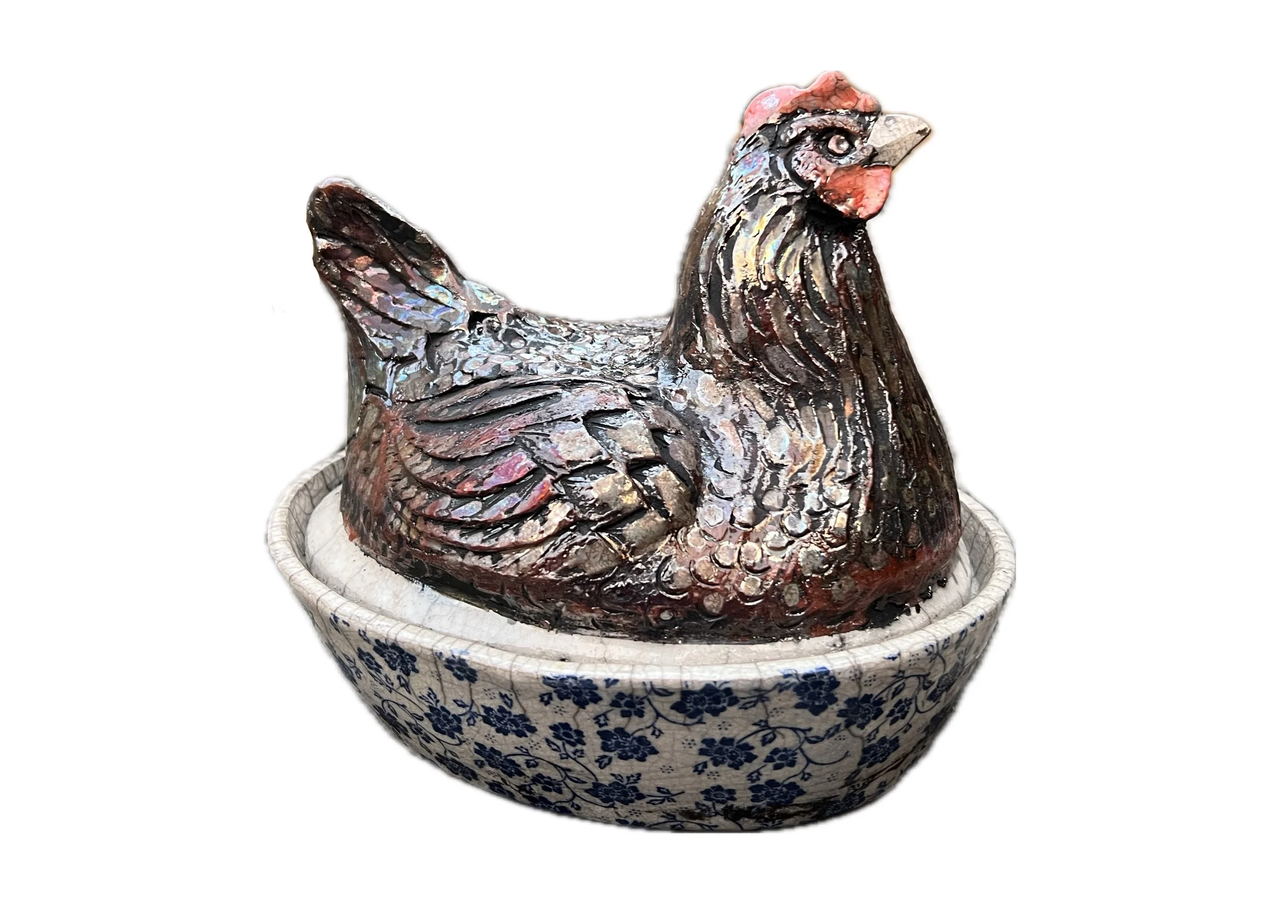 Decoration of a rooster on a ceramic bowl.