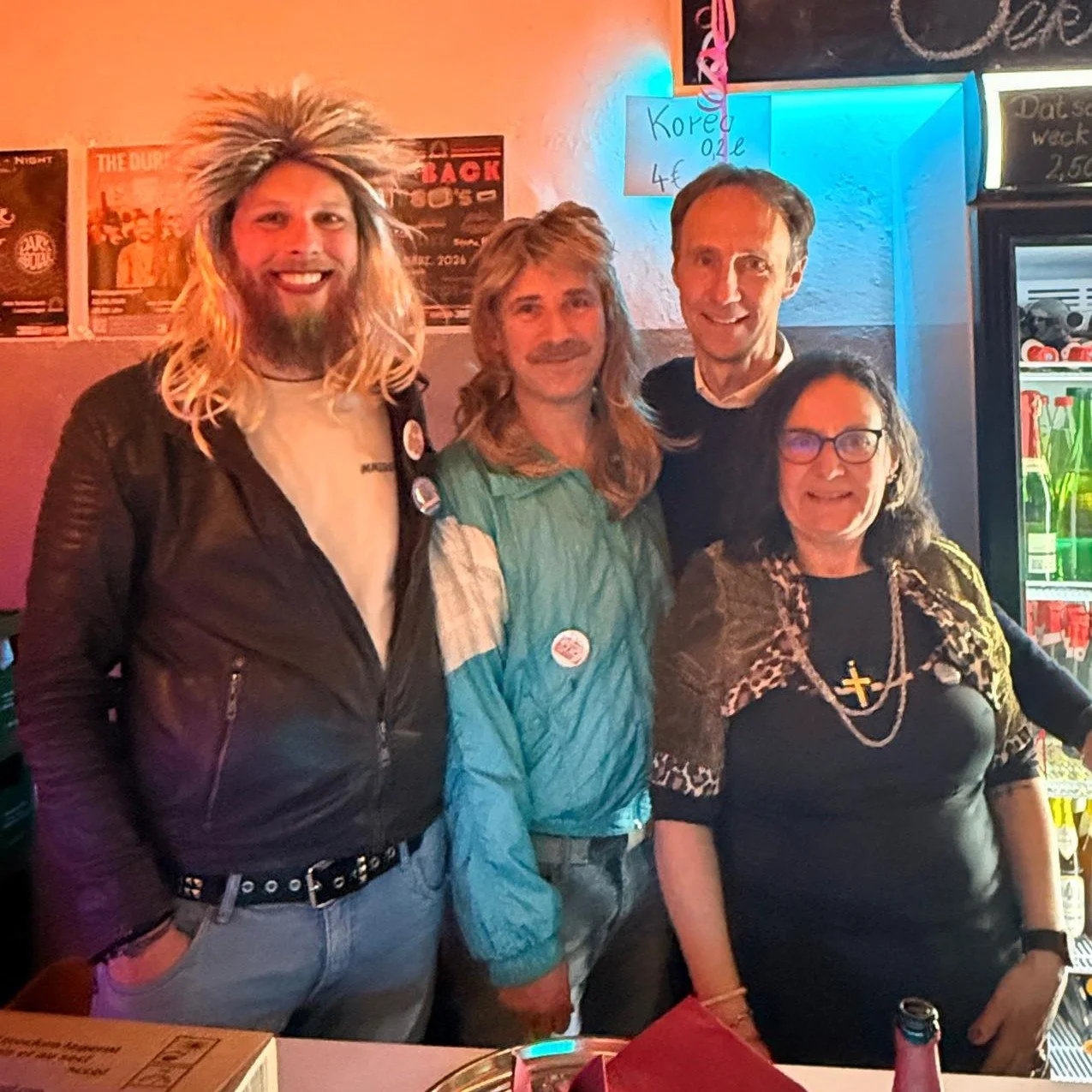 Back to 80's! 🕺✨🎸

Am Samstag hie&szlig; es beim @schauplatz_lauchringen: Vorhang auf f&uuml;r die Achtziger! Was f&uuml;r eine Energie, was f&uuml;r eine Stimmung &ndash; und vor allem: was f&uuml;r ein tolles Engagement des Vereins-Teams!

Es war