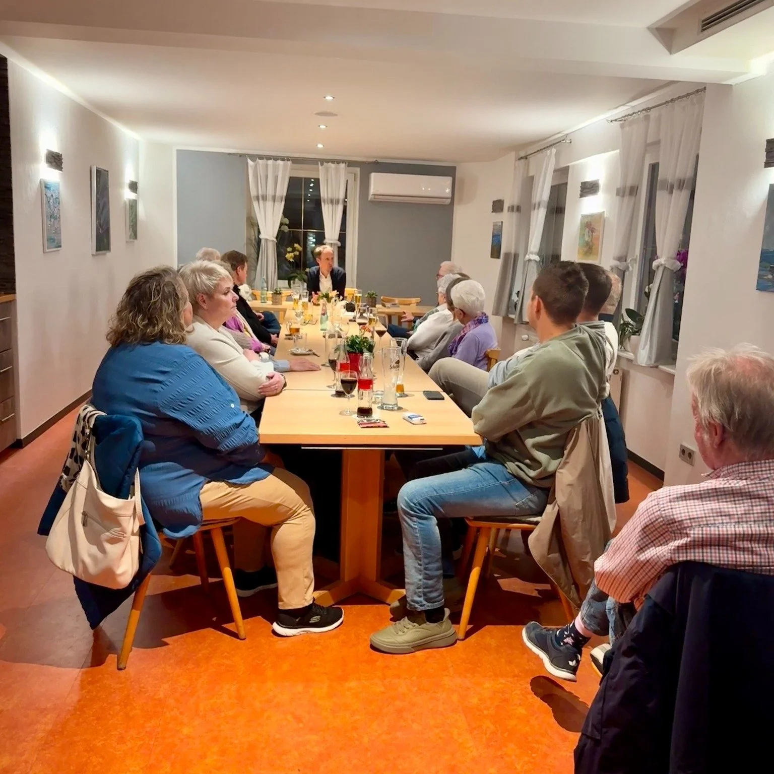 Der Dialog geht weiter &ndash; In Lauchringen im Gespr&auml;ch!

Letzte Woche durfte ich im Restaurant K&uuml;ssaburgblick  &uuml;ber 20 B&uuml;rgerinnen und B&uuml;rger begr&uuml;&szlig;en. Danke f&uuml;r die freundliche Resonanz und die wirklich an