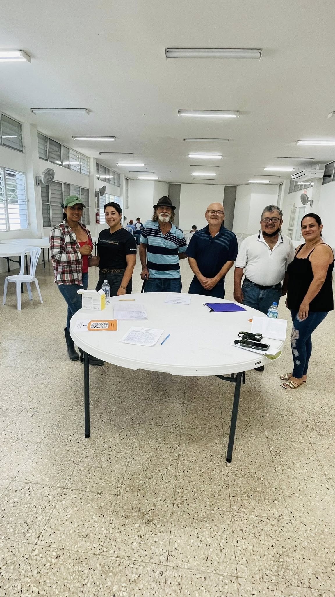 Recibiendo agricultores para recibir ayuda en registración y/o informe de cuerdaje de Farm Service Agency