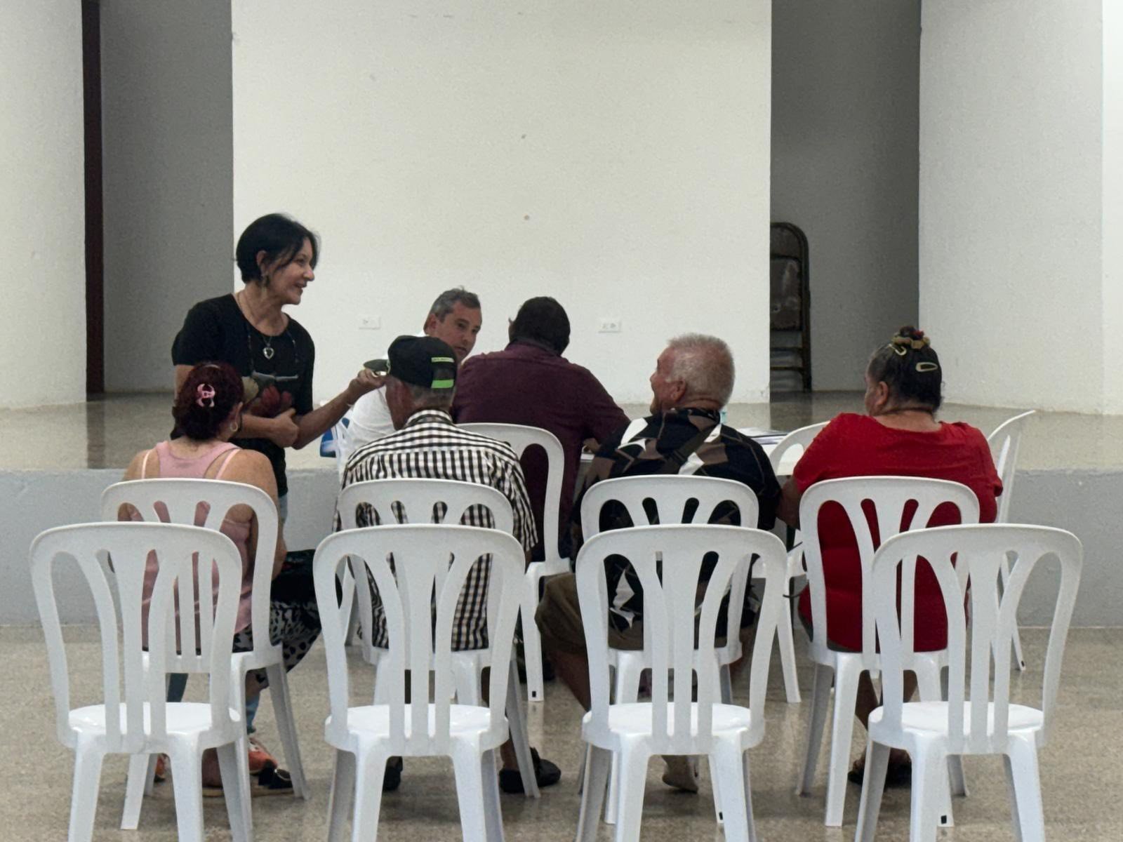 Recibiendo agricultores para recibir ayuda en registración y/o informe de cuerdaje de Farm Service Agency