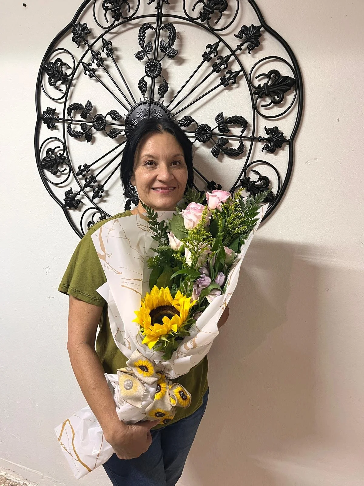 Reconocimiento a la trayectoria y aportación de Dévora Colón Manzano, líder comunitaria de Ciales, en el marco de la Semana de la Mujer. Un homenaje a su compromiso, servicio y dedicación al bienestar de nuestra comunidad.