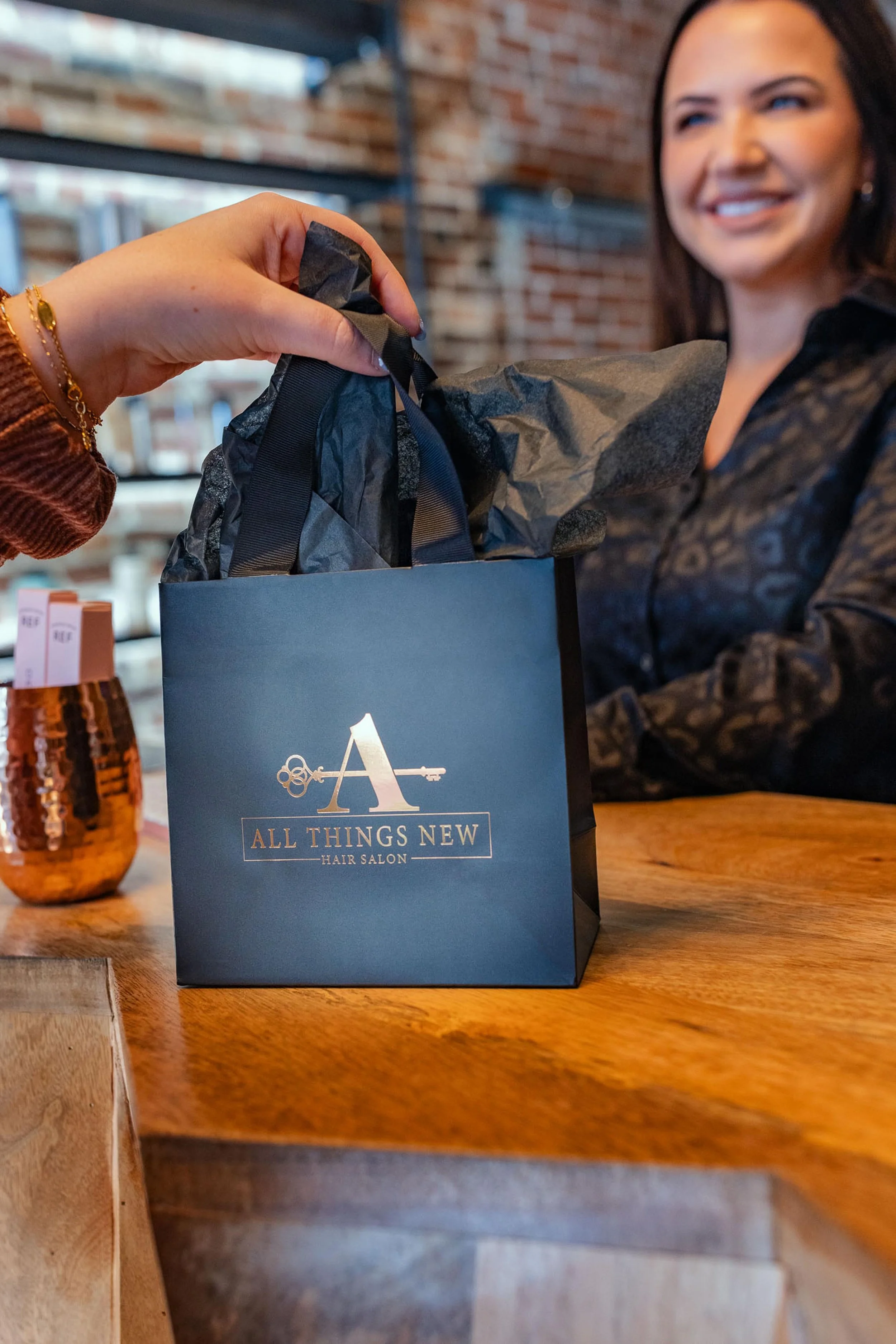 guest smiling and receiving a gift bag
