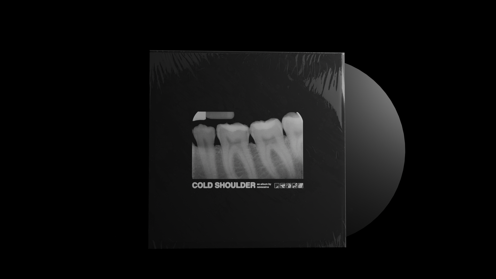 Une pochette d'album noir avec une photo en noir et blanc de plusieurs dents, et le texte 'COLD SHOULDER an album by novoceline' en bas.