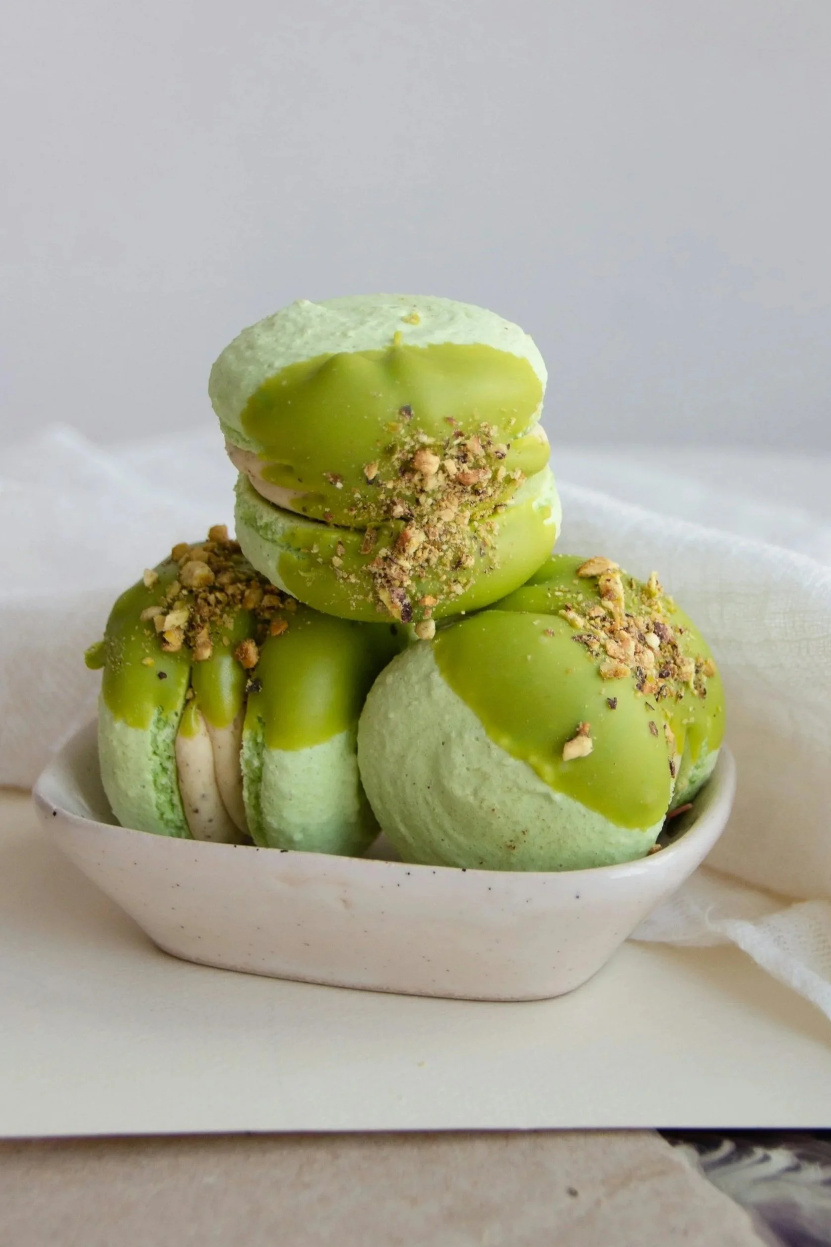 pistachio macarons