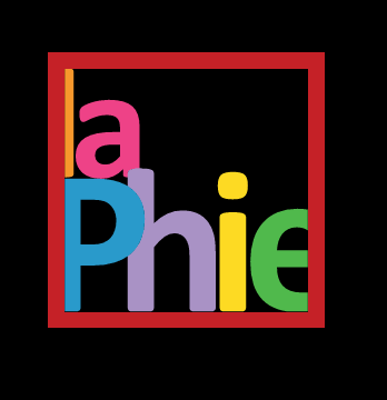 Logo coloré formant le mot « Apnie » dans un cadre rouge sur fond noir.