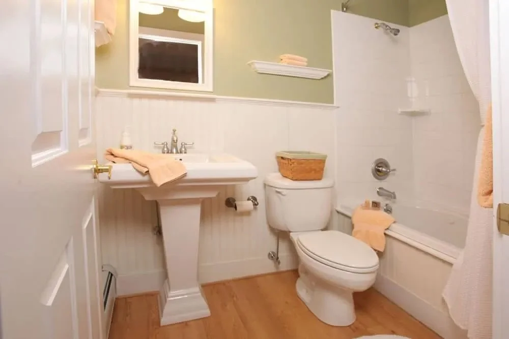 room-drift-away-bathroom-1920w.jpeg