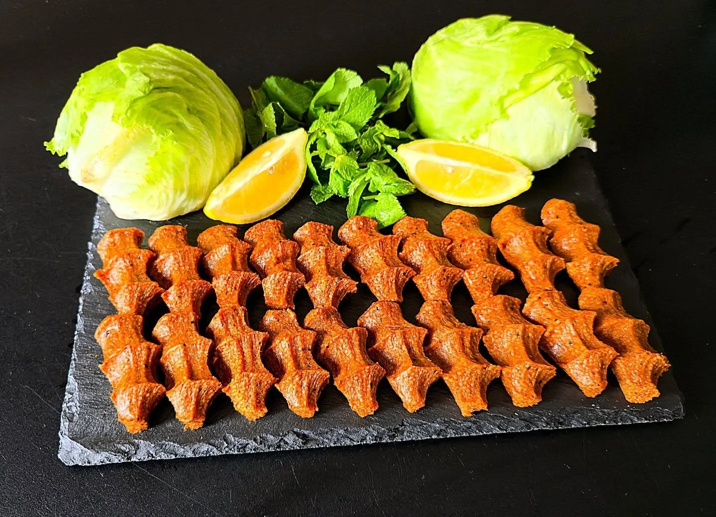 Heb je binnenkort een verlovings- en/of trouwfeest?Bestel dan je &ccedil;iğk&ouml;fte bij ons!

Stuur ons een bericht en samen maken we je &ccedil;iğk&ouml;fte catering naar wens. 💚🍁