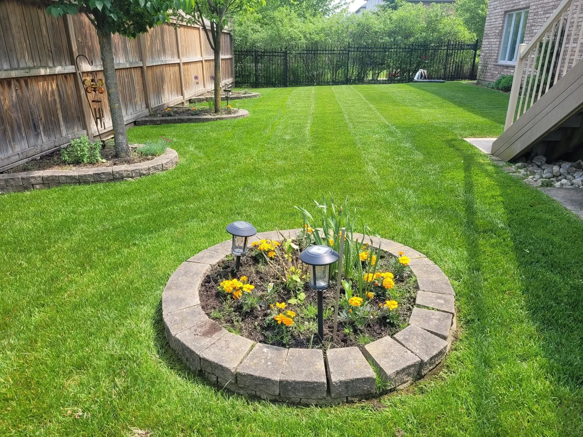 Lawn Mowing In Laurelwood