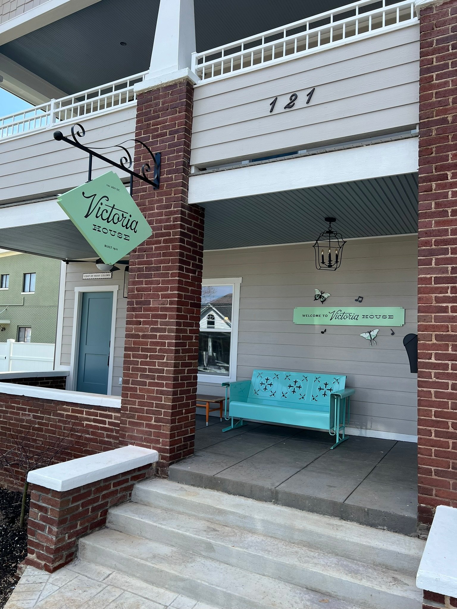 exterior victoria house signage