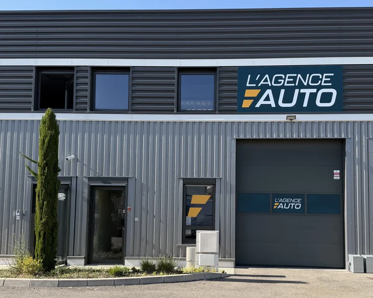 Façade de l'agence L'Agence Auto à Genas