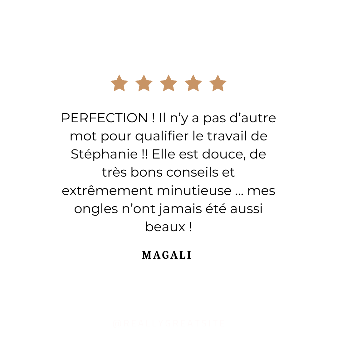 Avis positif avec cinq étoiles dorées, témoignage écrit en français louant le travail de Stéphanie avec des conseils précieux et une grande minutie. La citation est signée Magali.