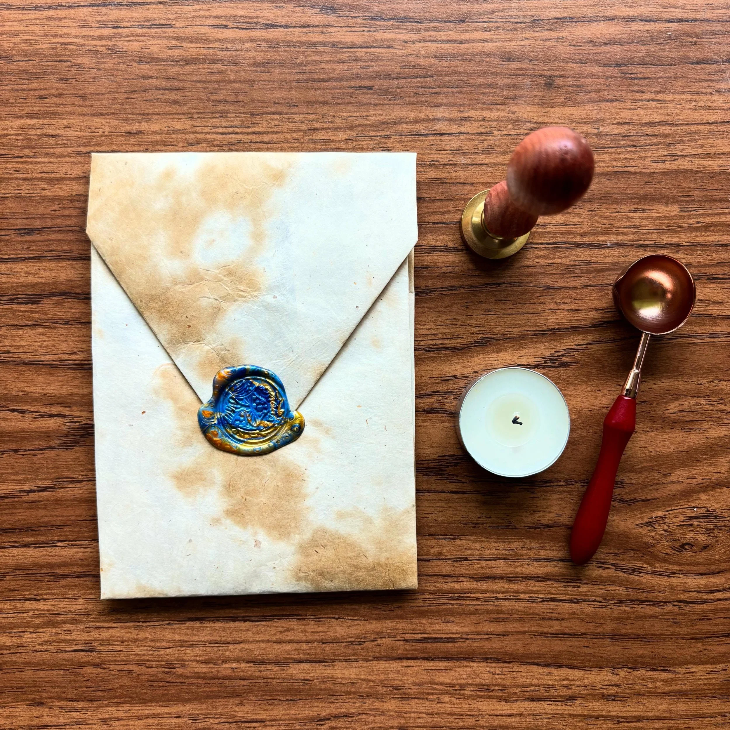 I love crafting thank you notes for collectors ☀️ 

#artcollector #thankyounote #waxseal #commission #handmade