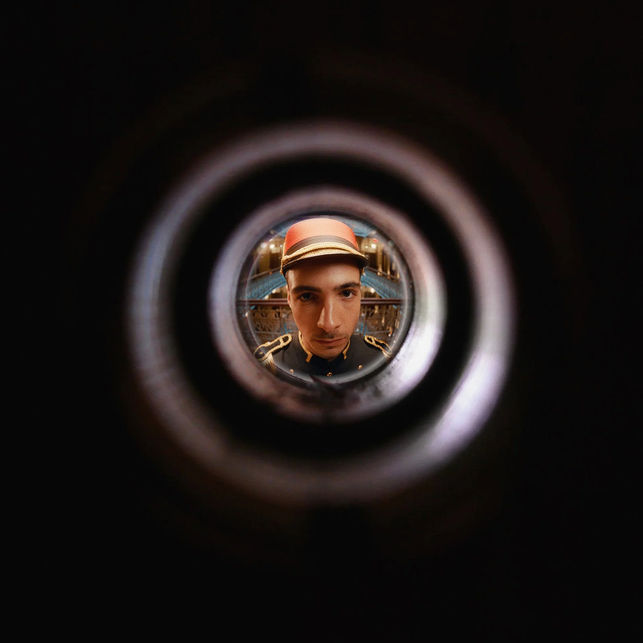 05 PeepHole 1200x1200px.jpg