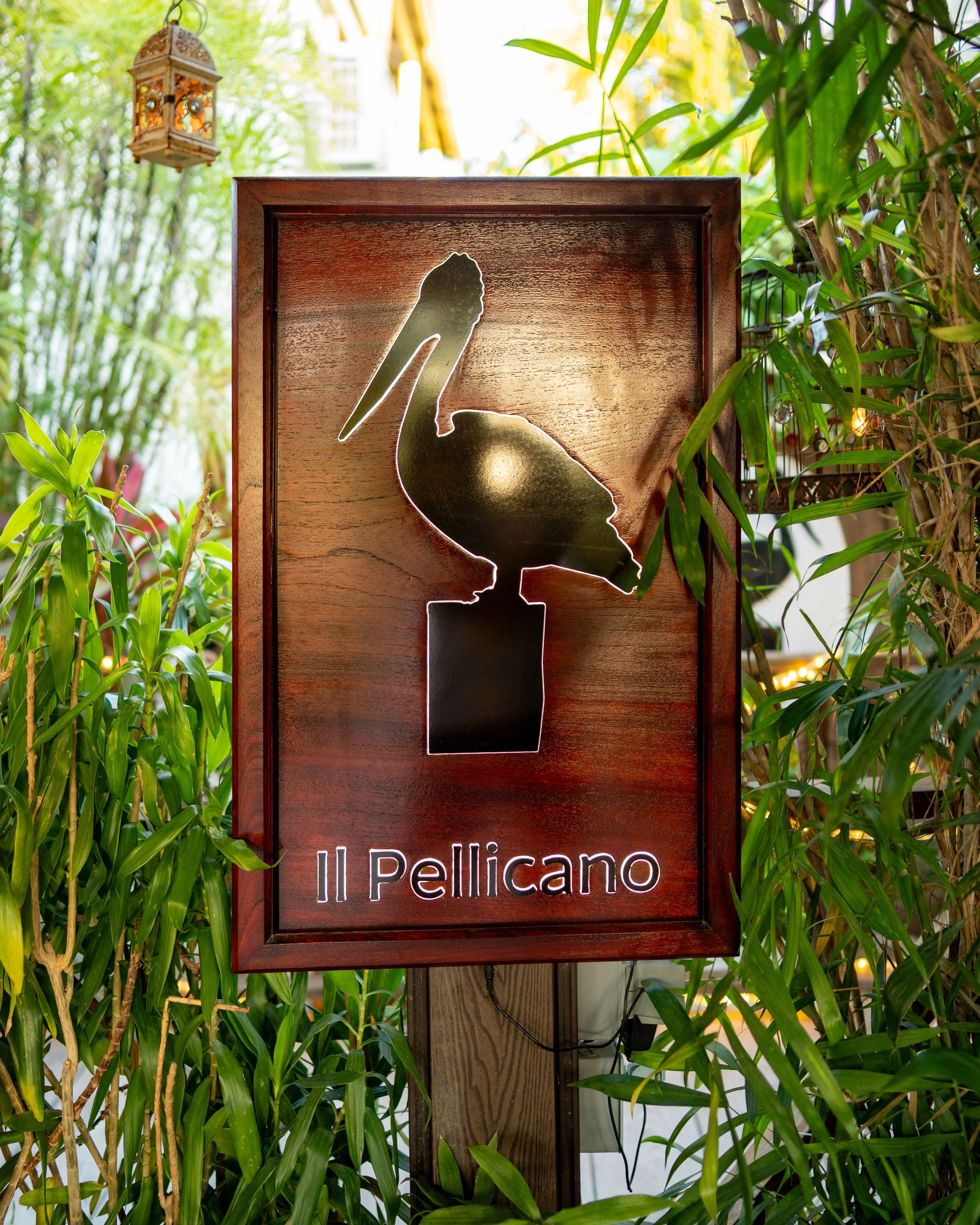 Il Pellicano sign
