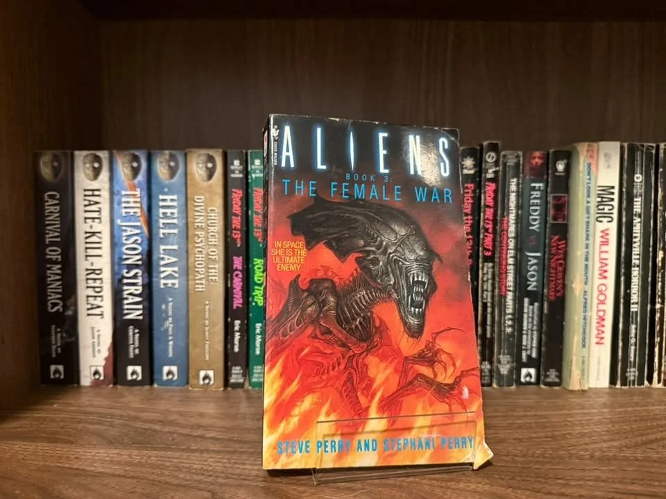 ALIENS BOOK 3: THE FEMALE WAR - Steve and Stephani Perry