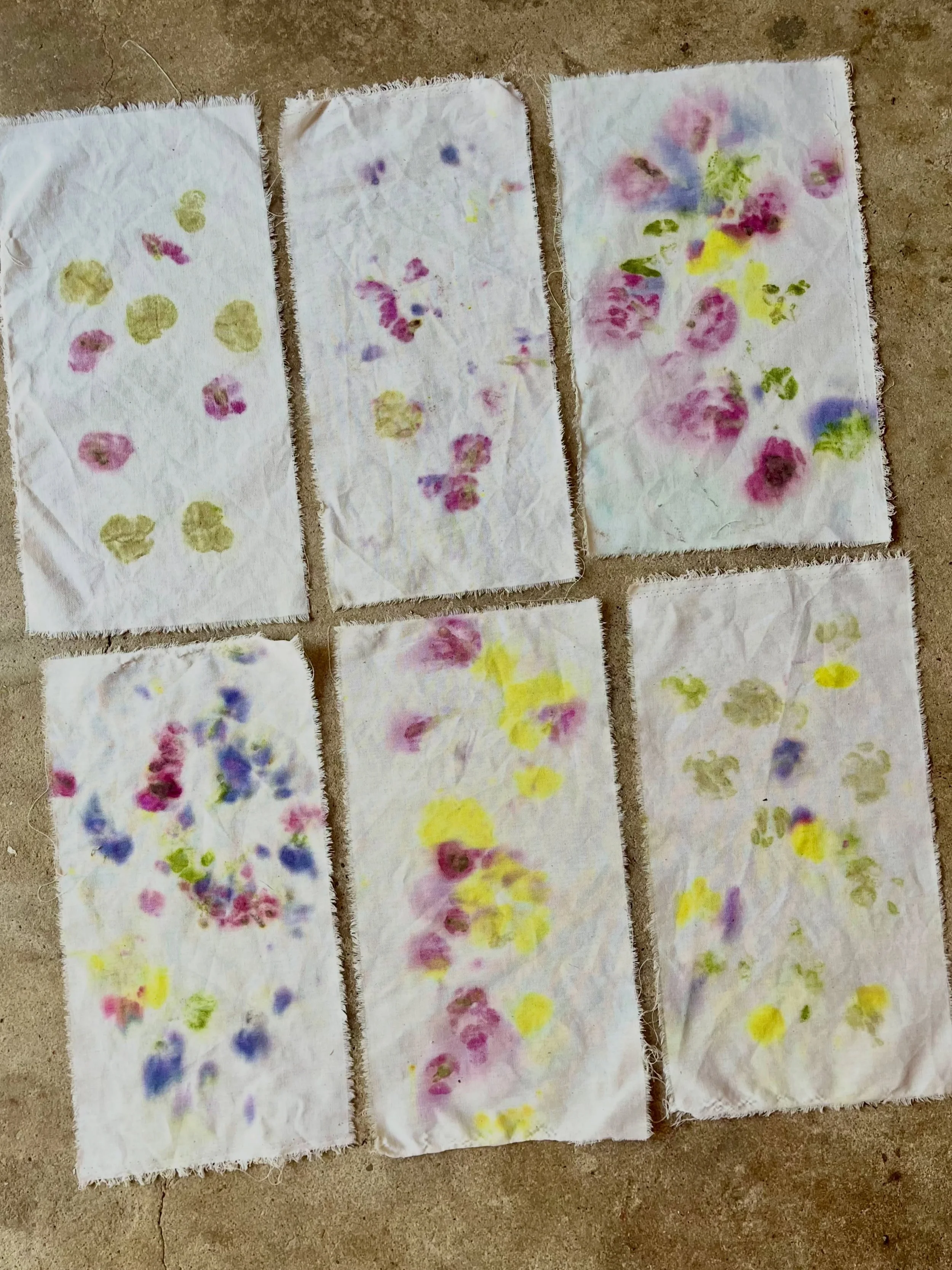 Hammered botanical textiles 🌼🔨 foraged springtime flora from the canyon hillsides, and hammered into cotton muslin to make a beautiful, natural prints. So many things you can do with the finished textiles!
