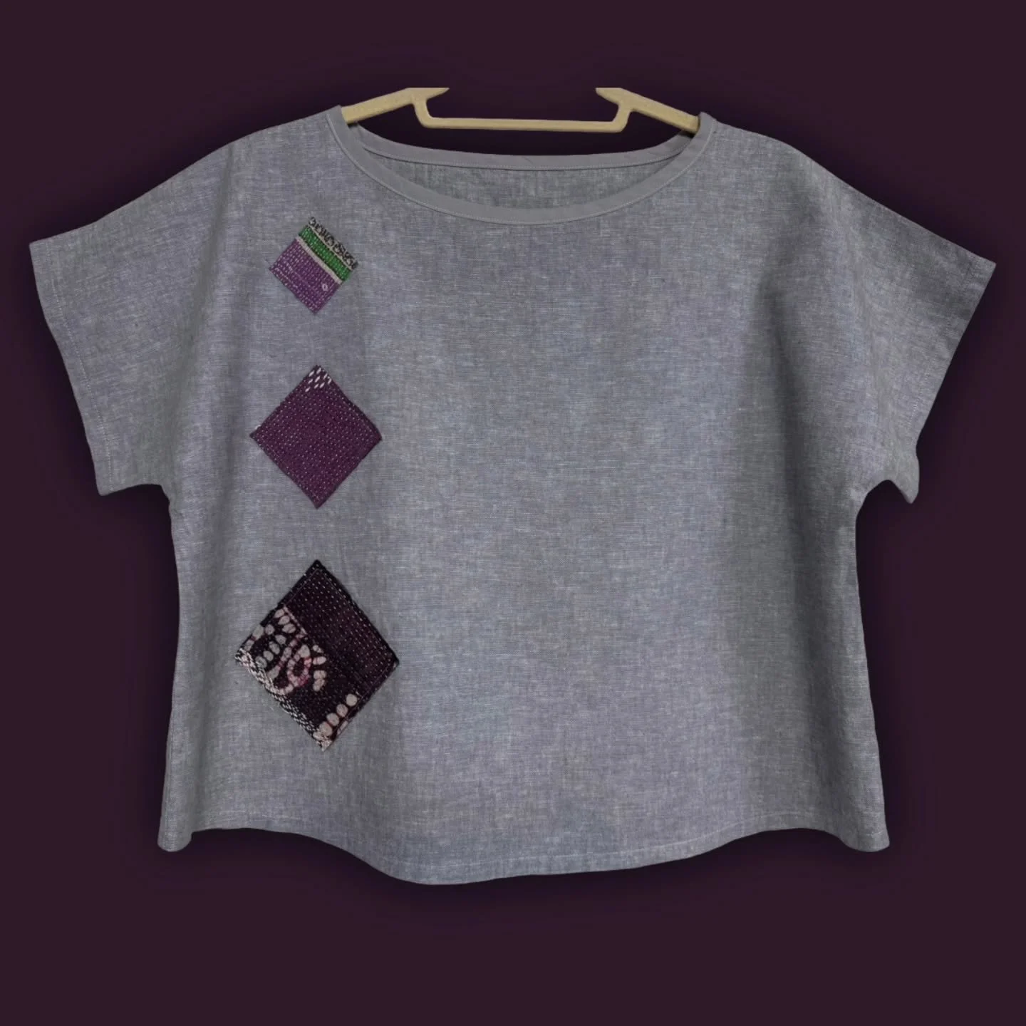 👏Our next customer project feature comes from Mary H, who loved the linen fabric and pattern for Shirt No.1 from 100 Acts of Sewing, but felt its simplicity could be improved with some personalized embellishments. 

From Mary: "I purchased a la