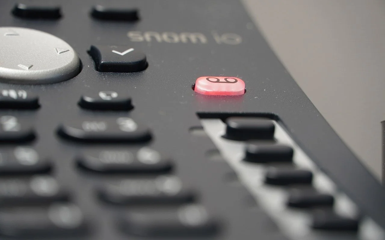 Voicemail-desk-phone-photo.jpg