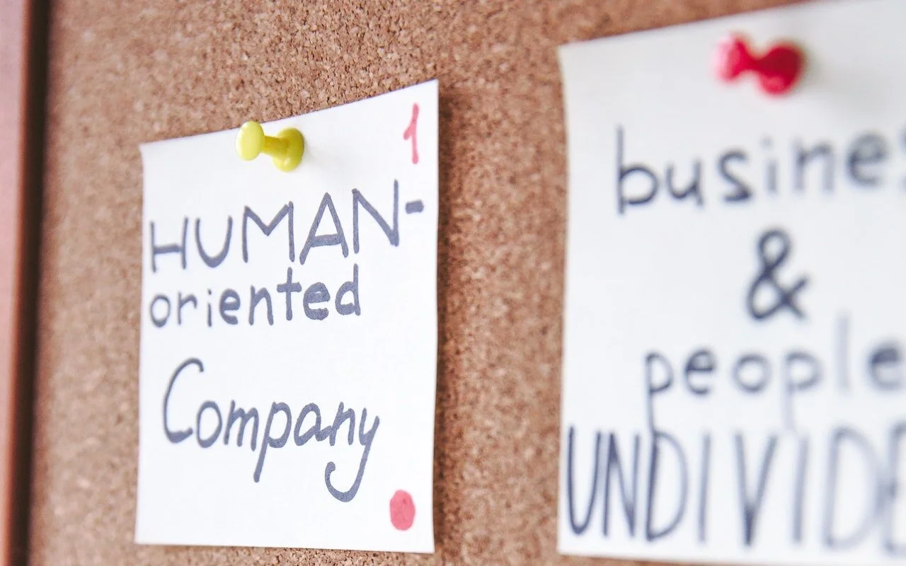 Pinned-notes-on-board-photo.jpg